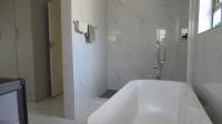 Main Bathroom - 9 square meters of property in Illiondale