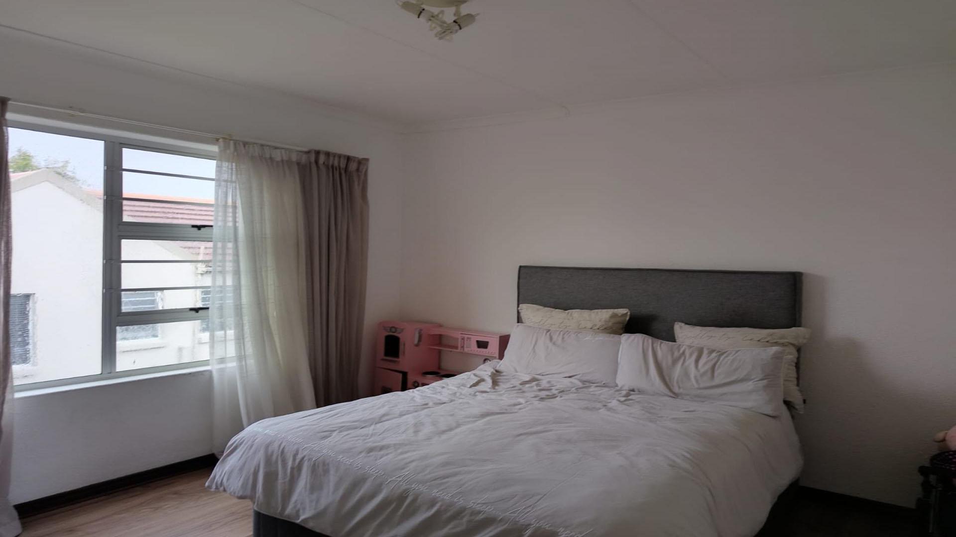 Bed Room 2 of property in Randburg