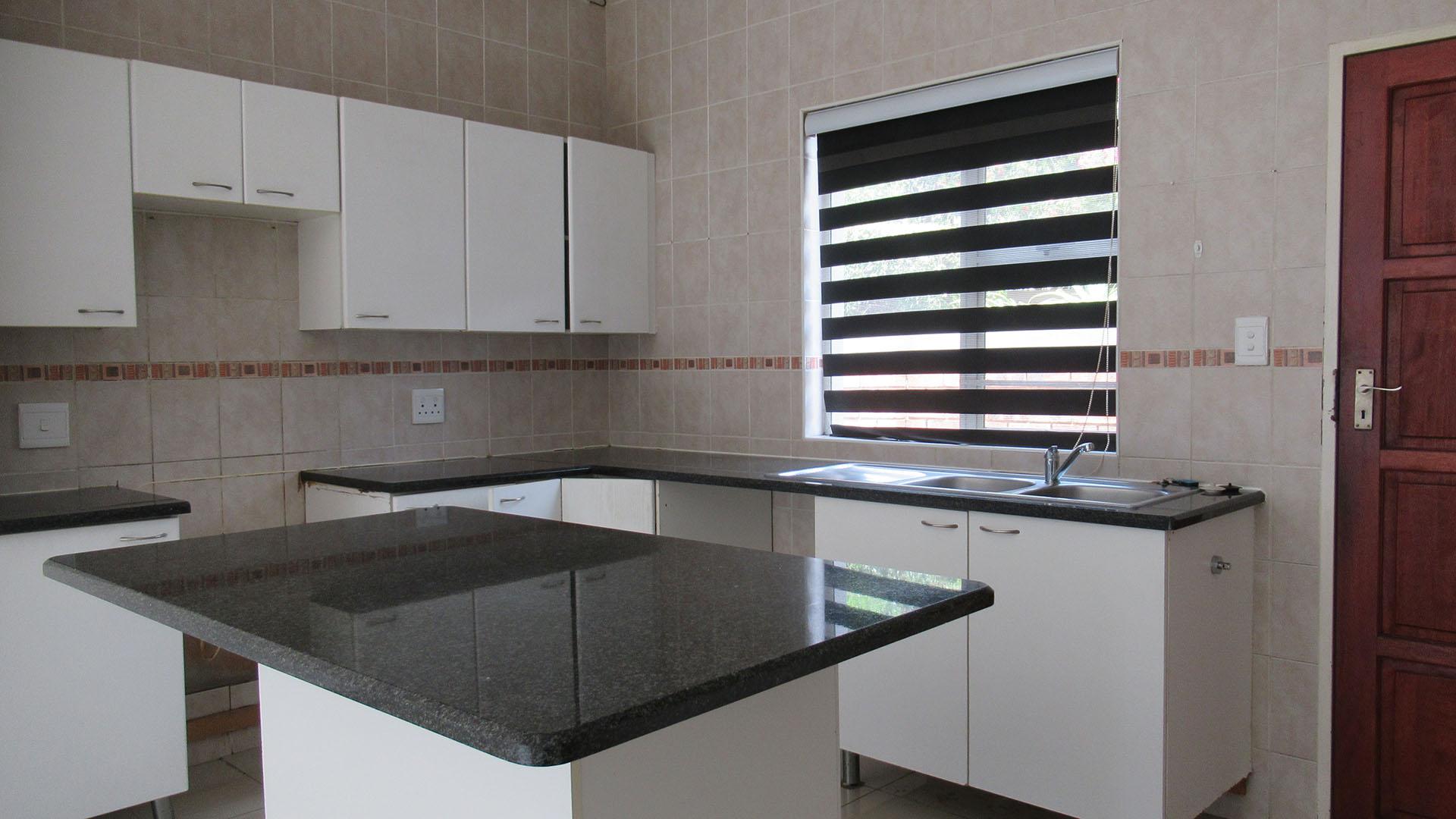 Kitchen - 18 square meters of property in Randburg