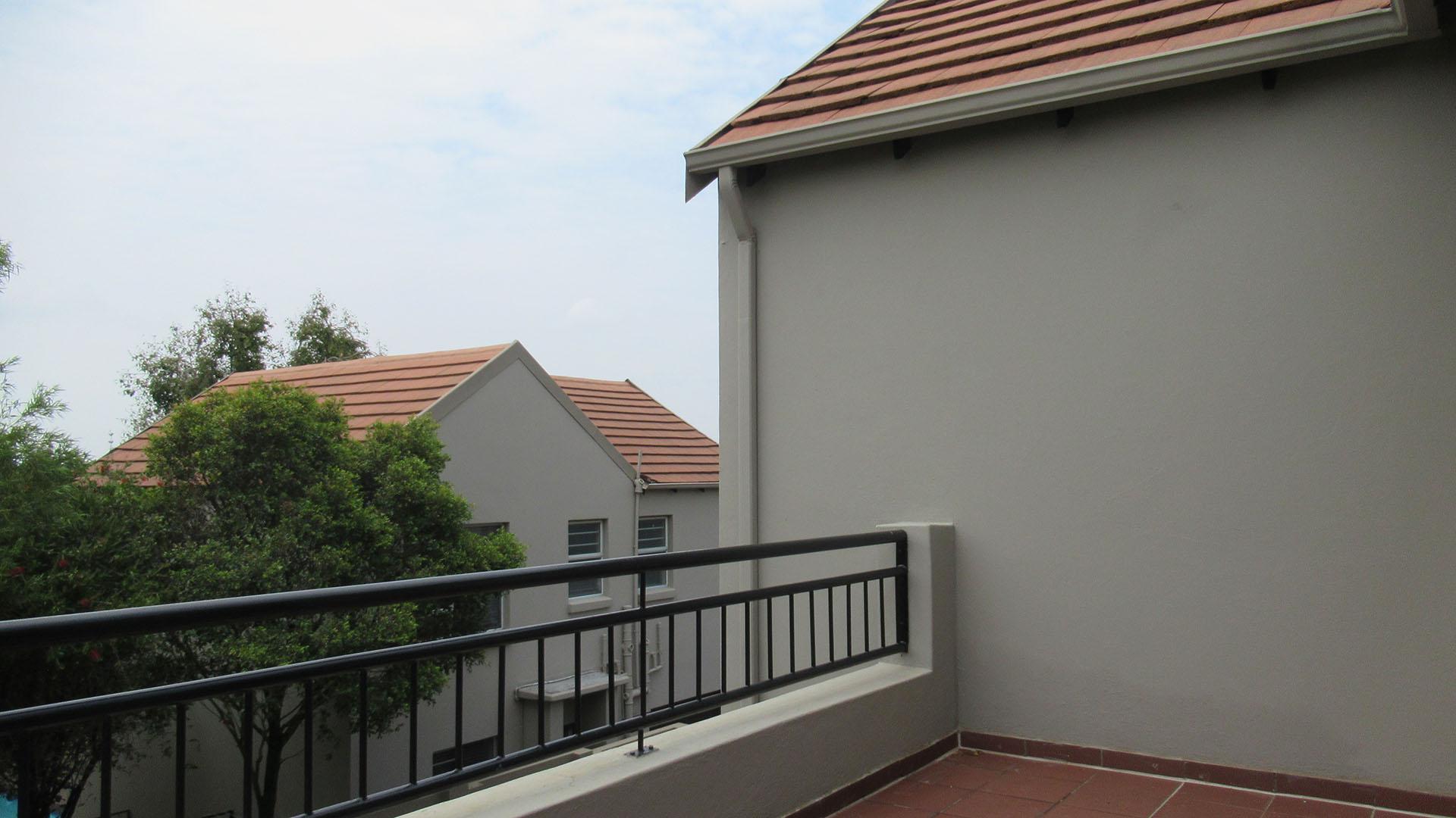 Balcony - 15 square meters of property in Randburg