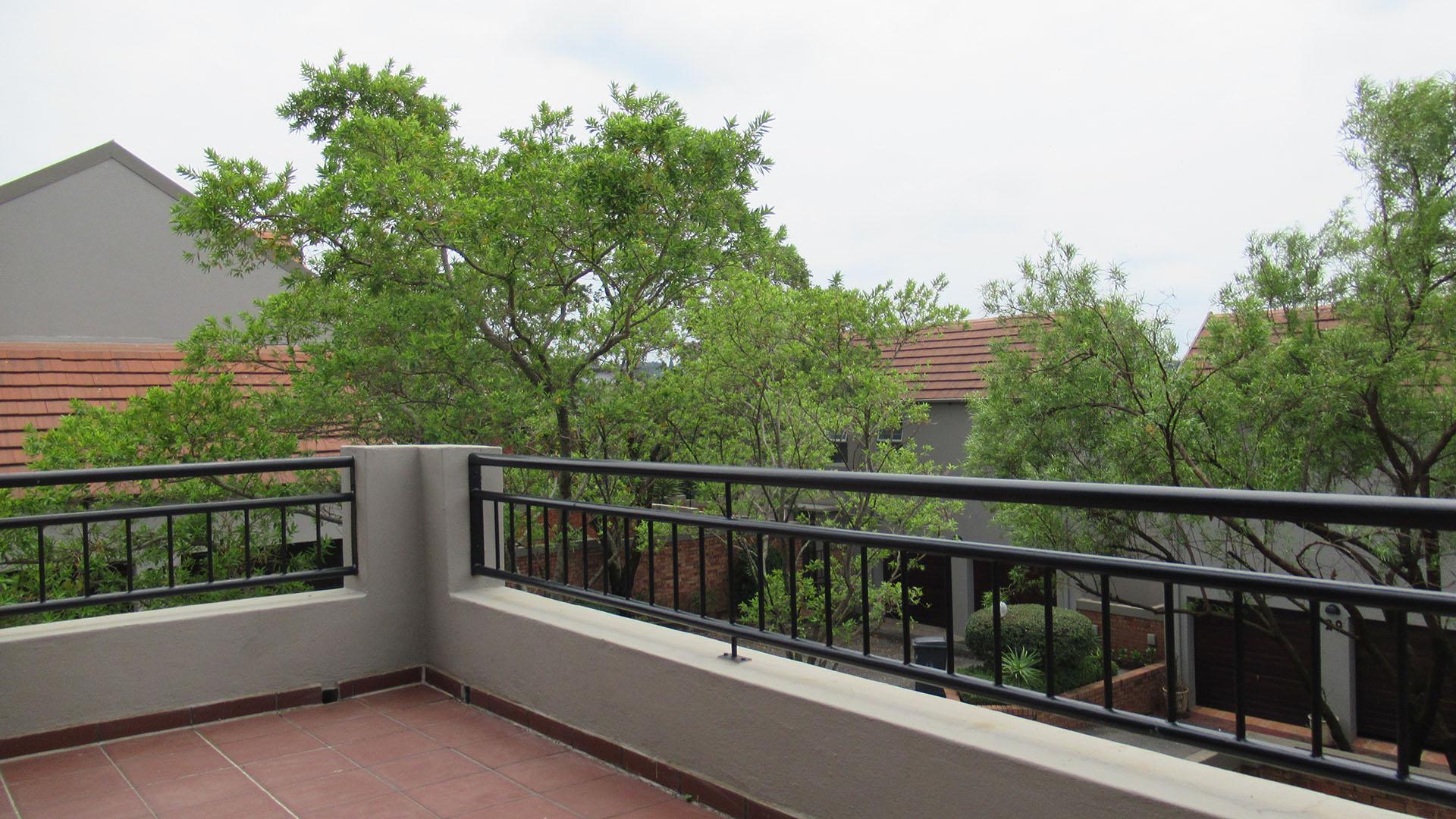 Balcony - 15 square meters of property in Randburg
