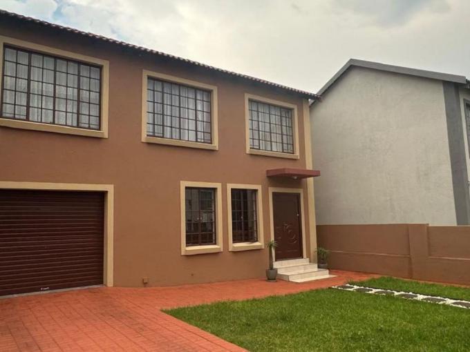 3 Bedroom House for Sale For Sale in The Orchards - MR704055