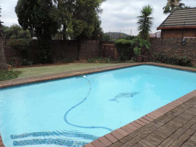 2 Bedroom Simplex for Sale For Sale in Glenvista - MR704086