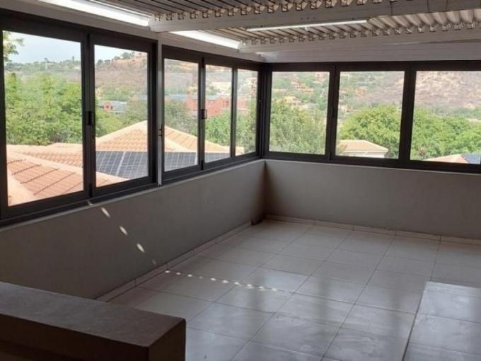 3 Bedroom Simplex for Sale For Sale in Glenvista - MR704087