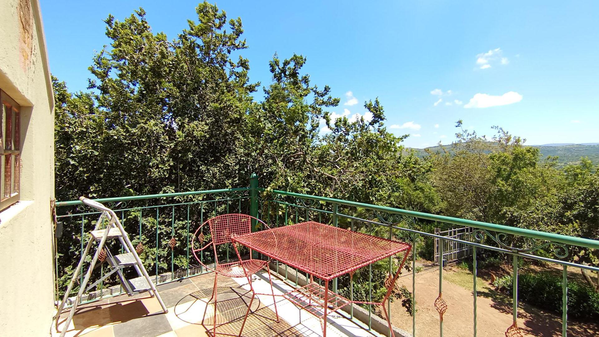Balcony - 13 square meters of property in Elandsfontein JR