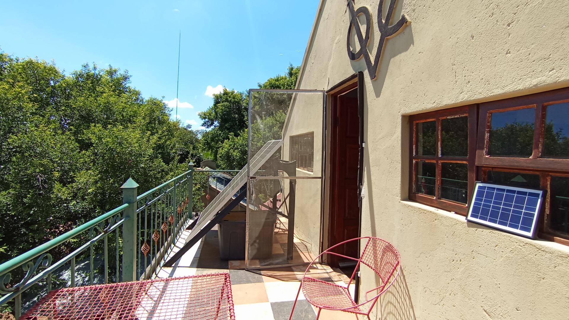 Balcony - 13 square meters of property in Elandsfontein JR