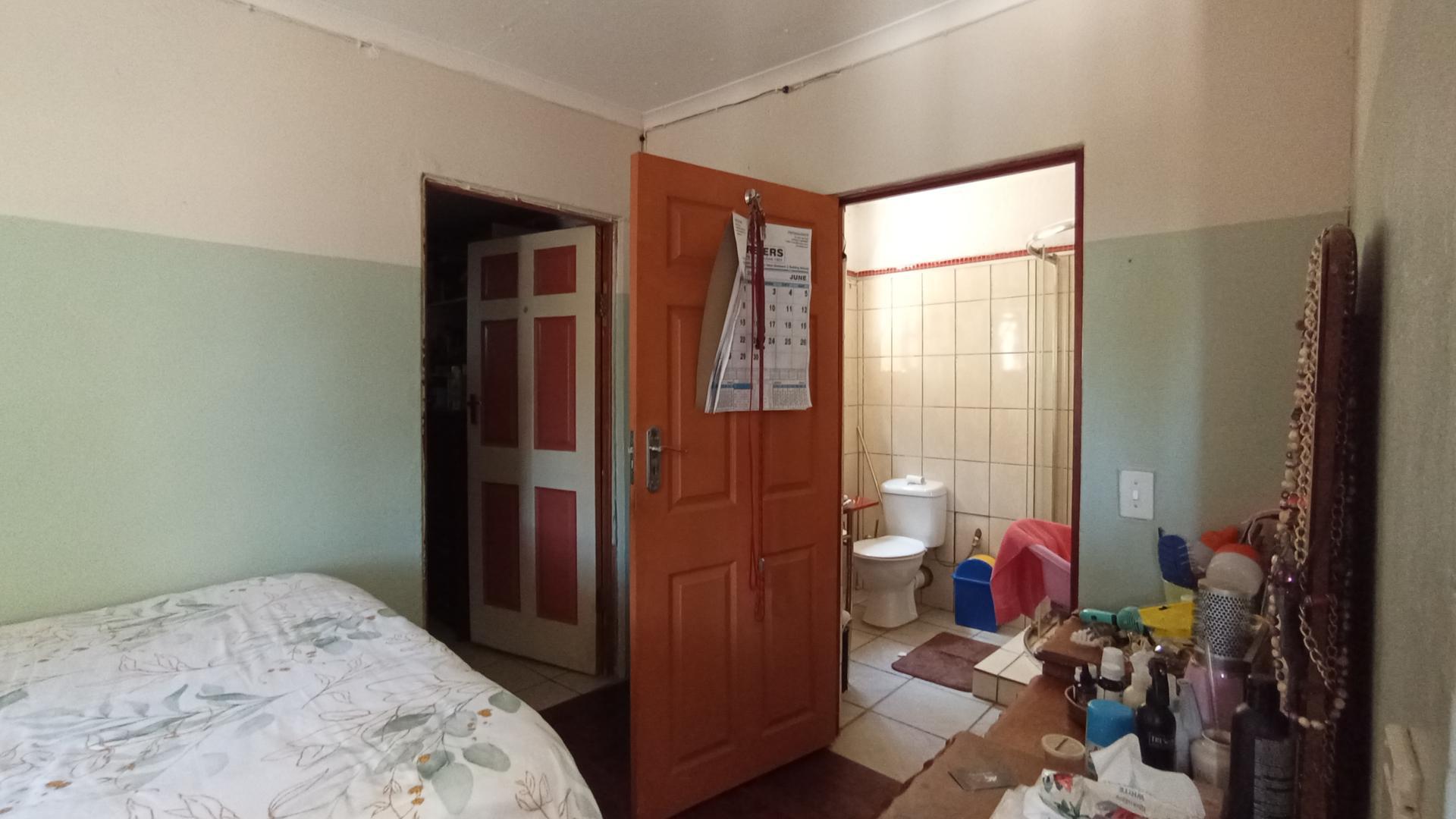 Bed Room 4 - 55 square meters of property in Elandsfontein JR