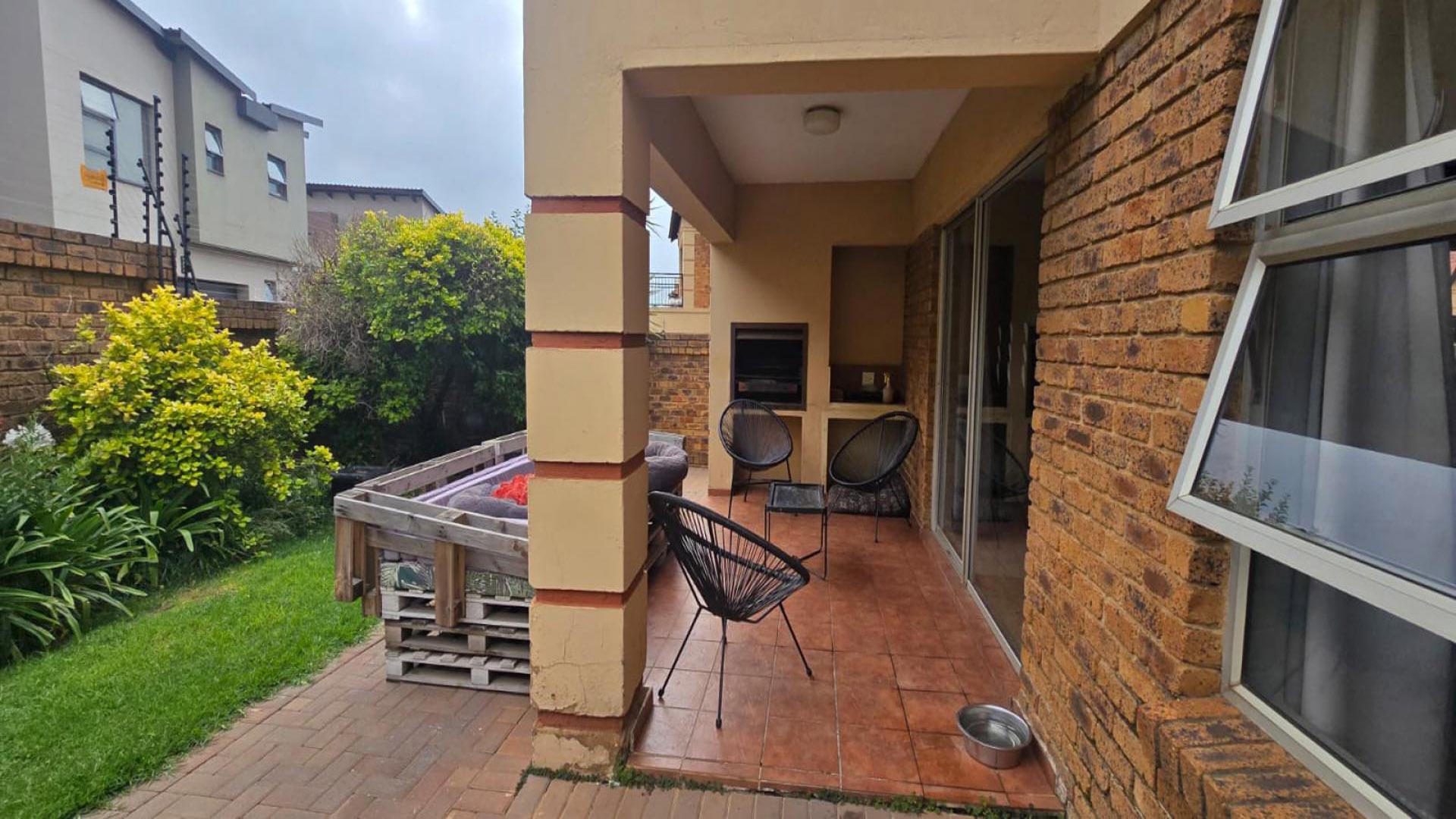 Patio of property in Glen Marais