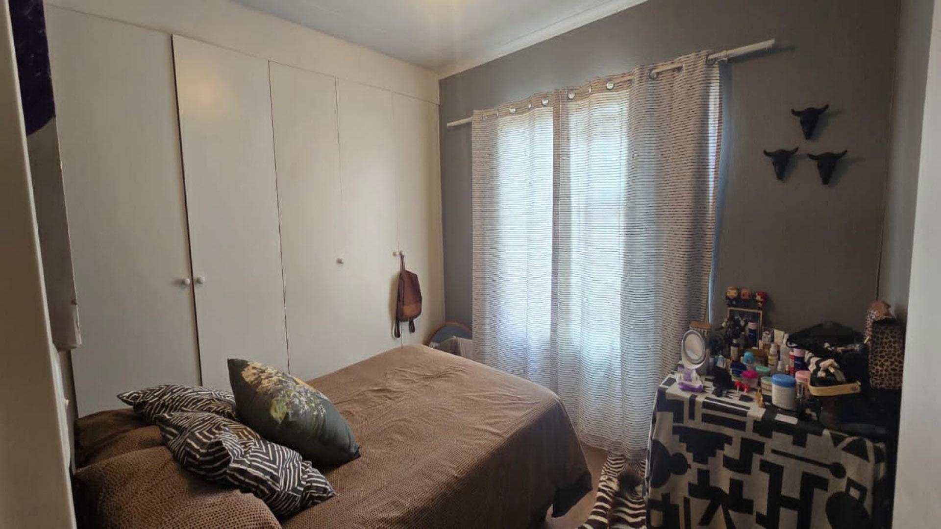 Bed Room 2 of property in Glen Marais