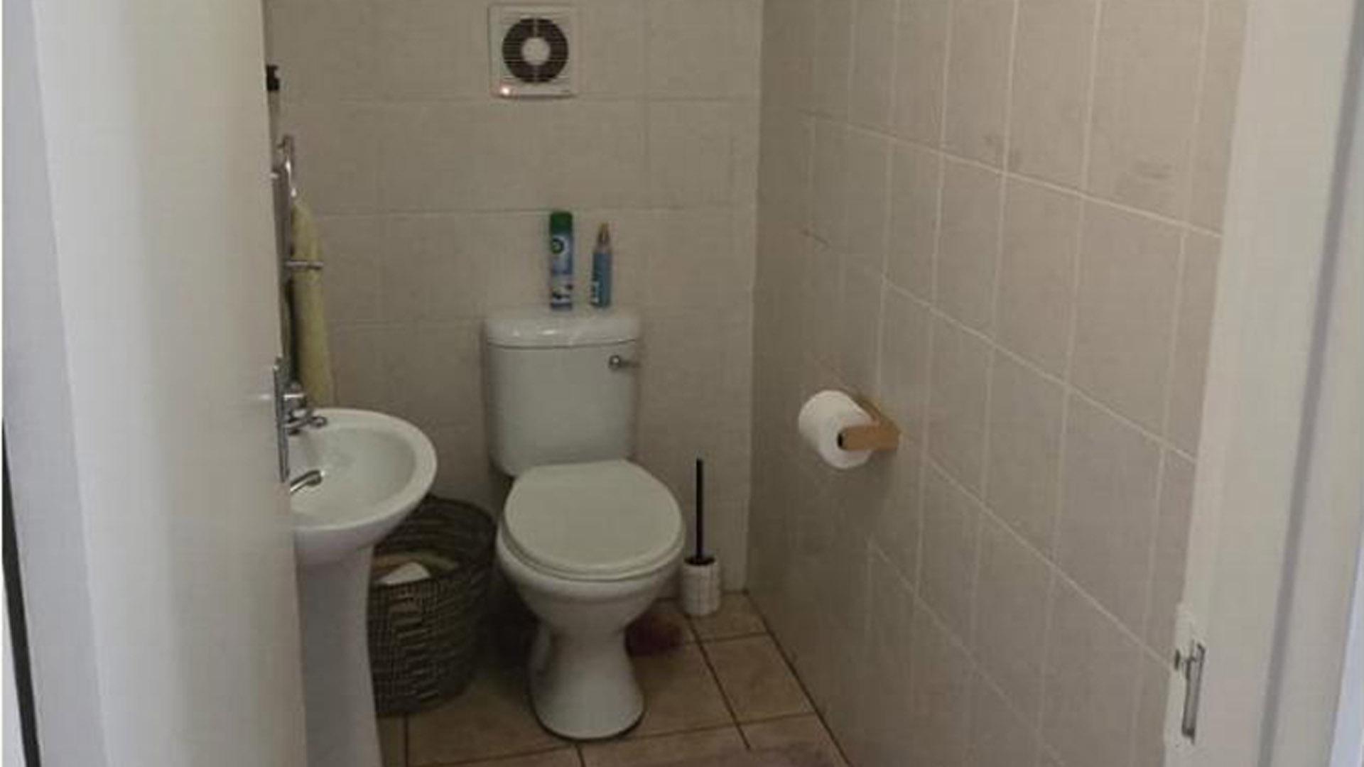 Bathroom 3+ of property in Glen Marais