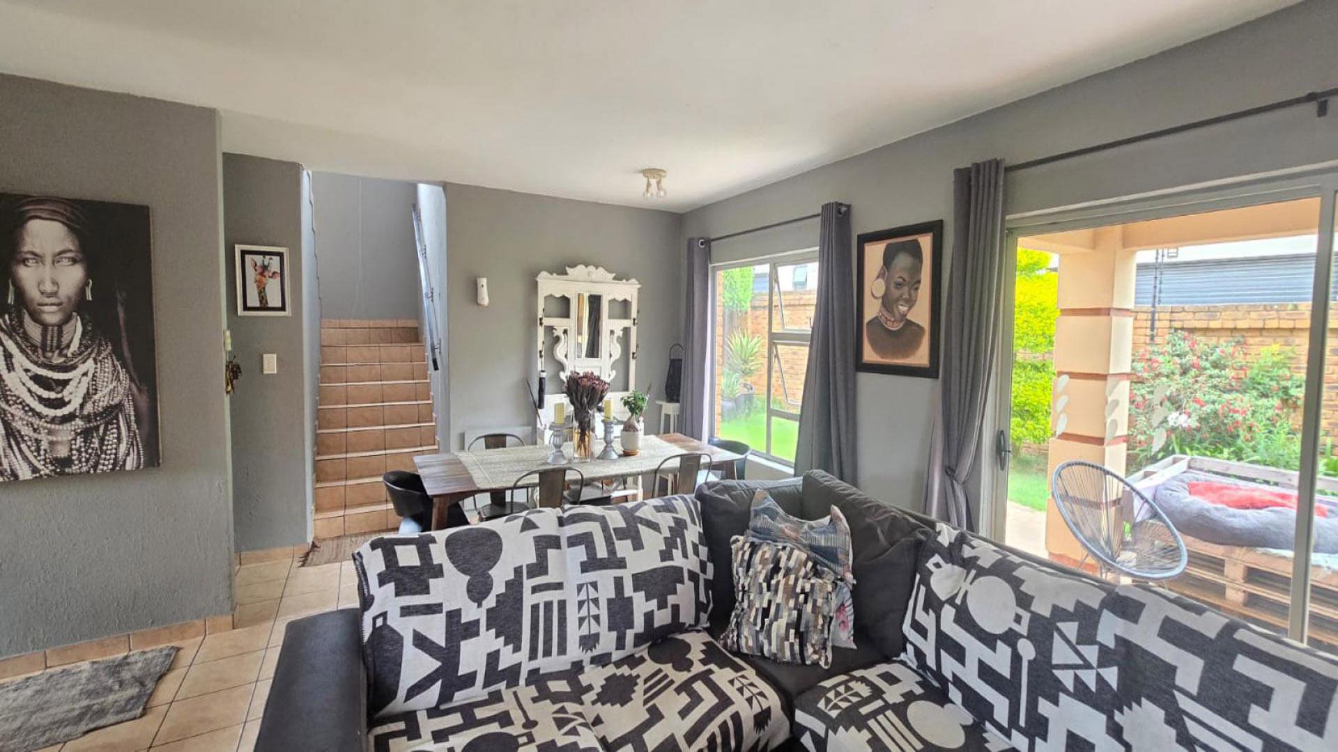 Lounges of property in Glen Marais