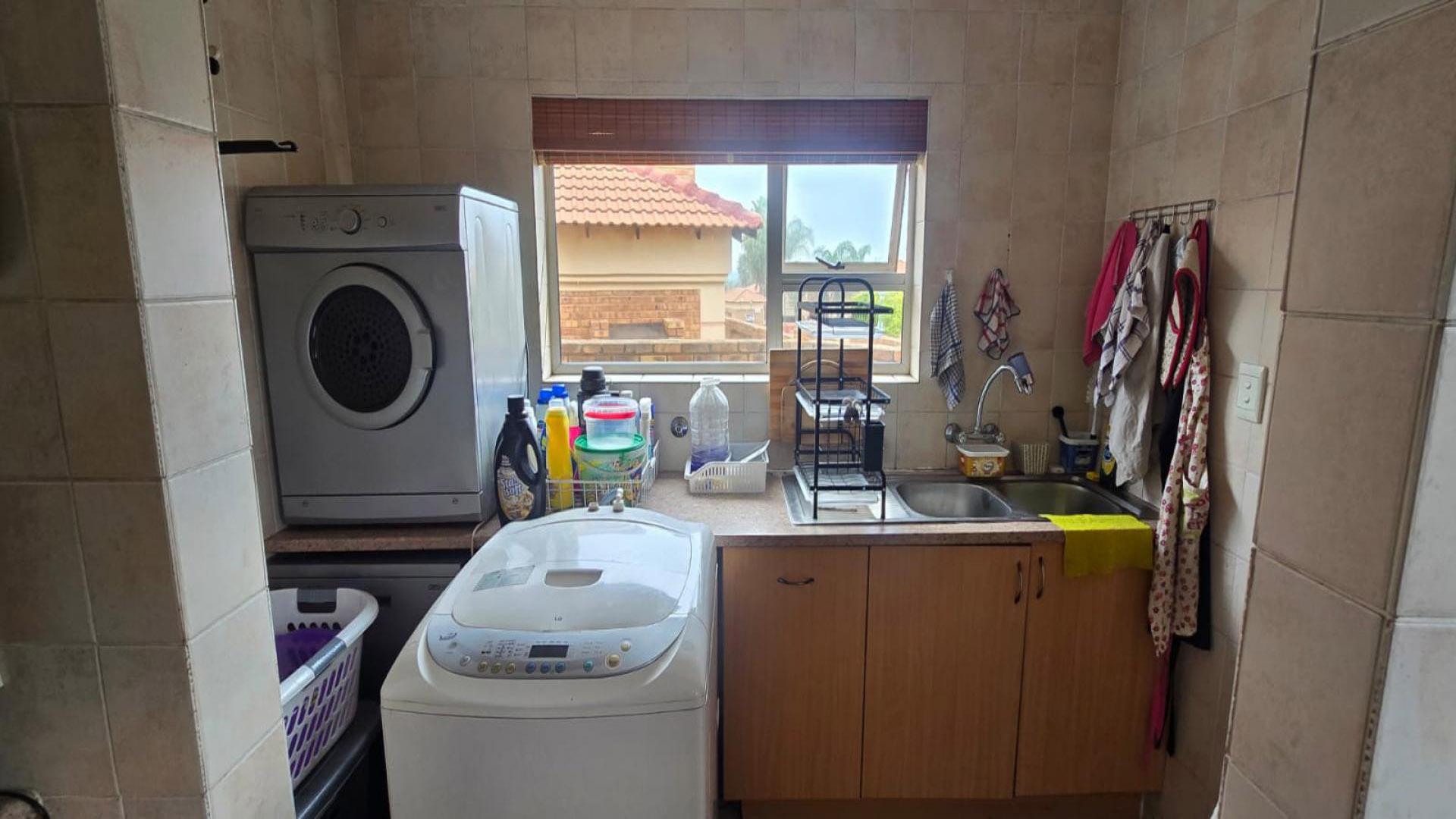 Kitchen of property in Glen Marais