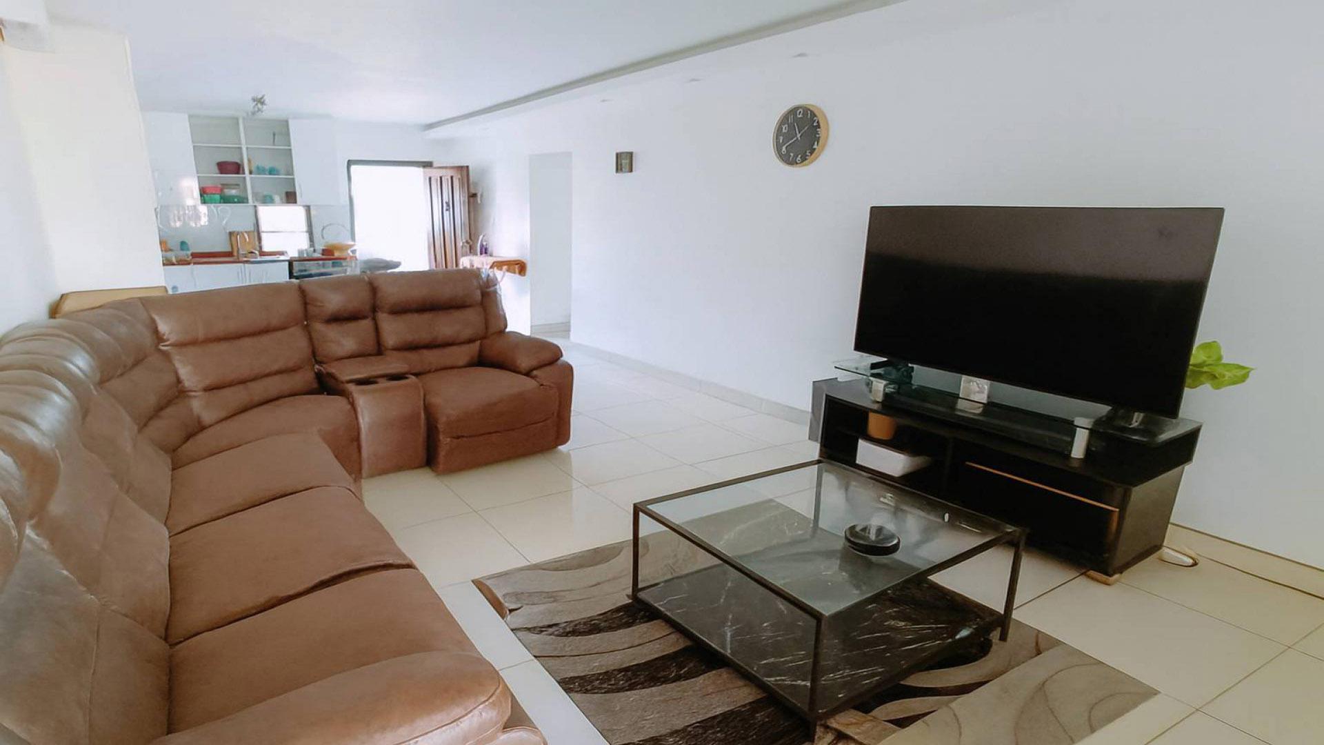 Lounges of property in Musgrave