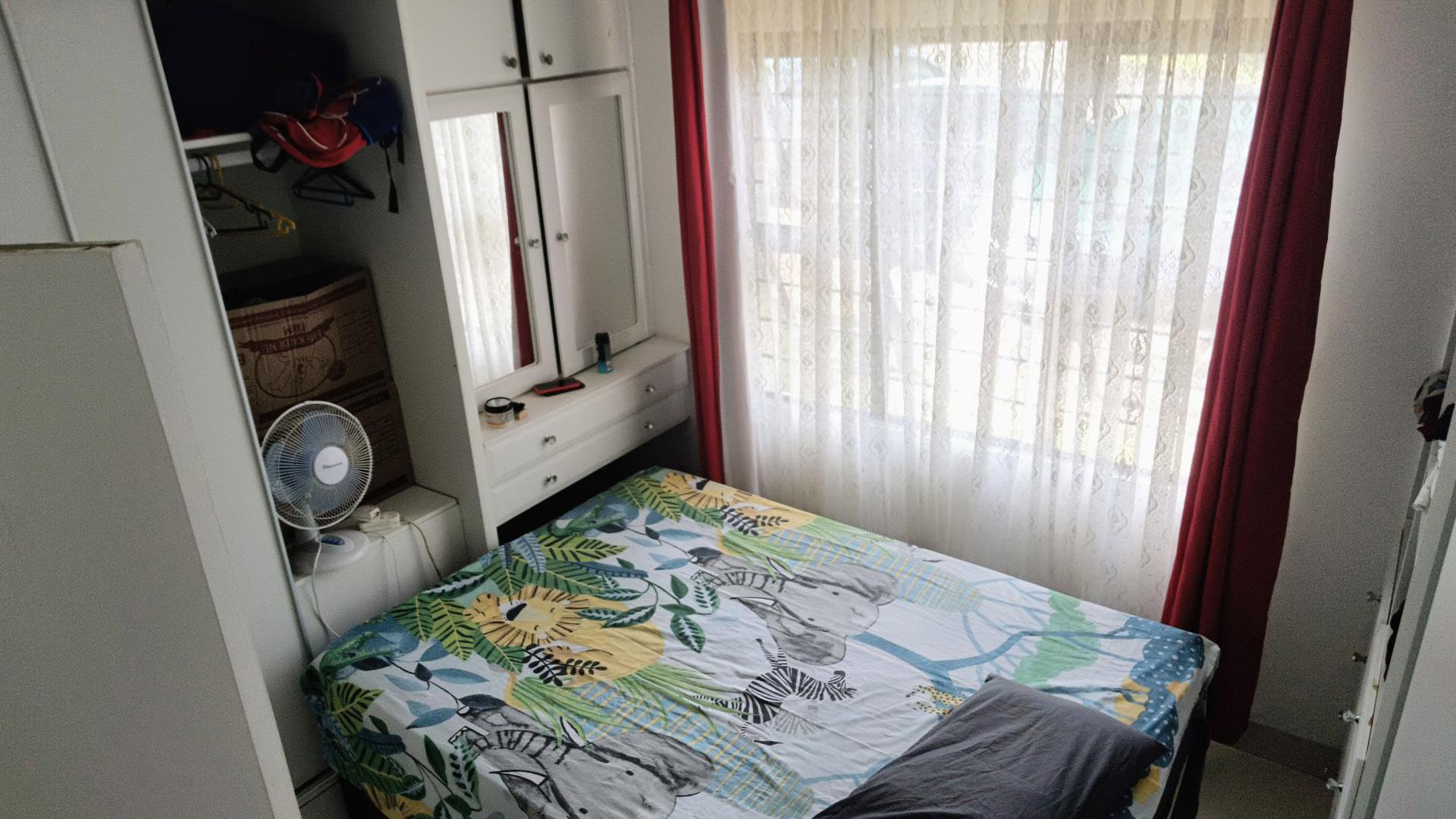 Bed Room 1 of property in Musgrave