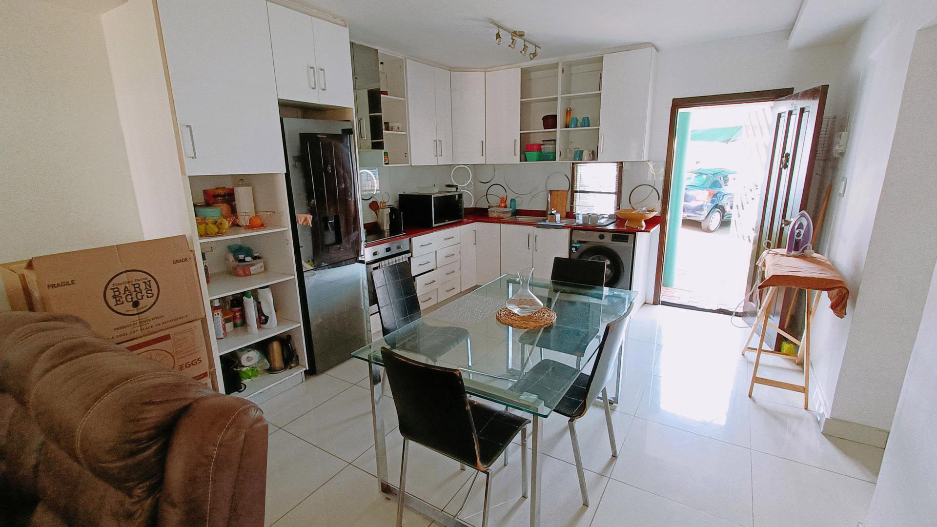Kitchen of property in Musgrave
