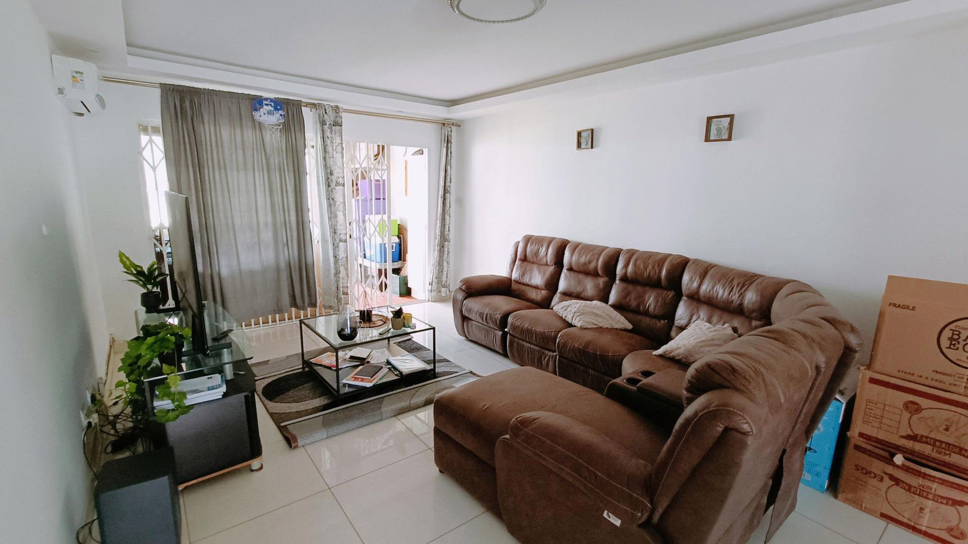 Lounges of property in Musgrave