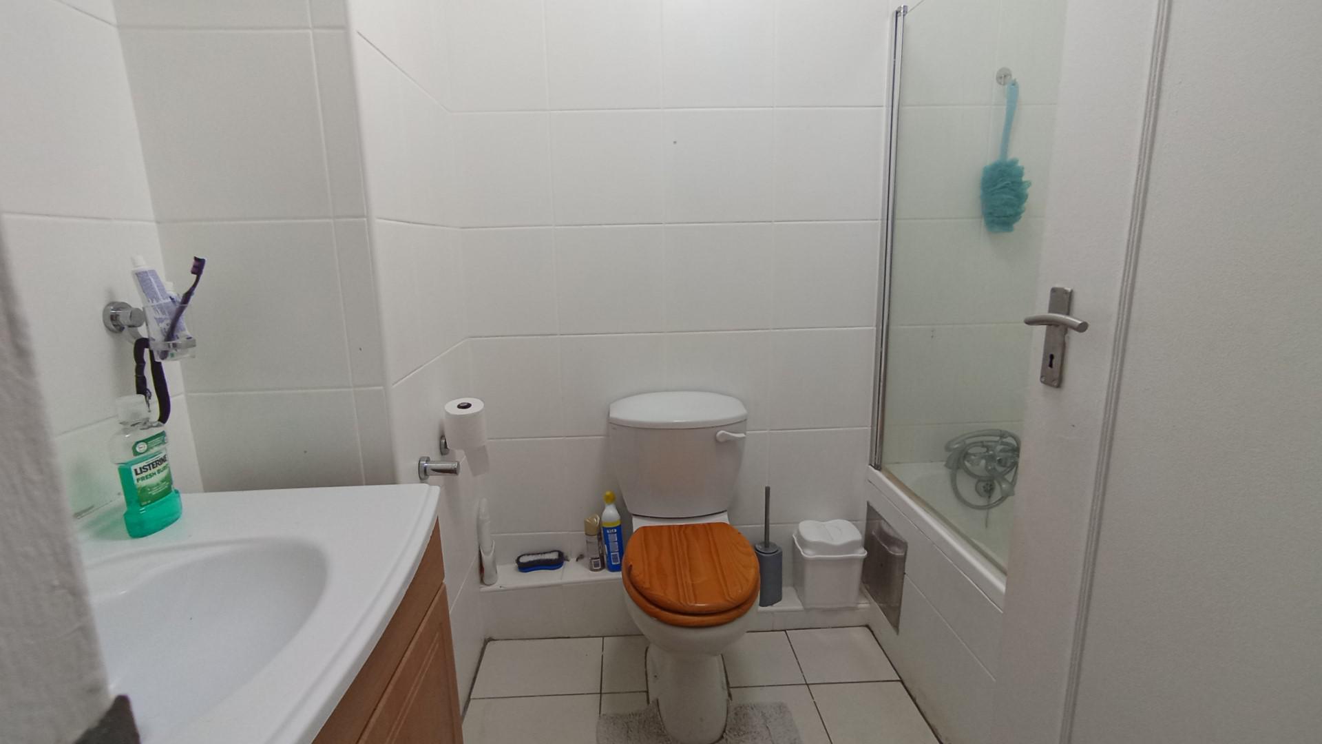 Bathroom 2 - 6 square meters of property in Musgrave