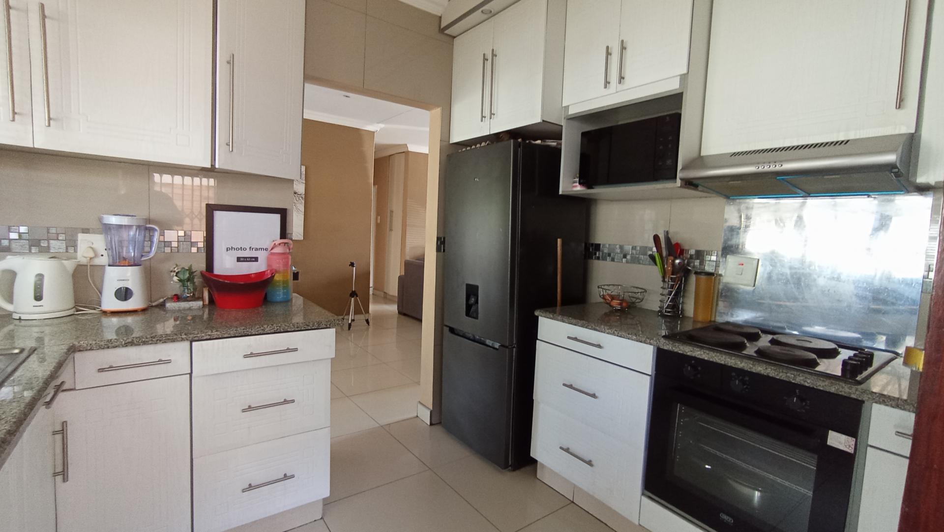 Kitchen - 12 square meters of property in Scottsville PMB