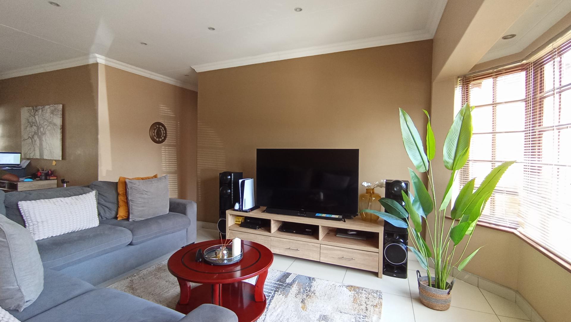 Lounges - 27 square meters of property in Scottsville PMB