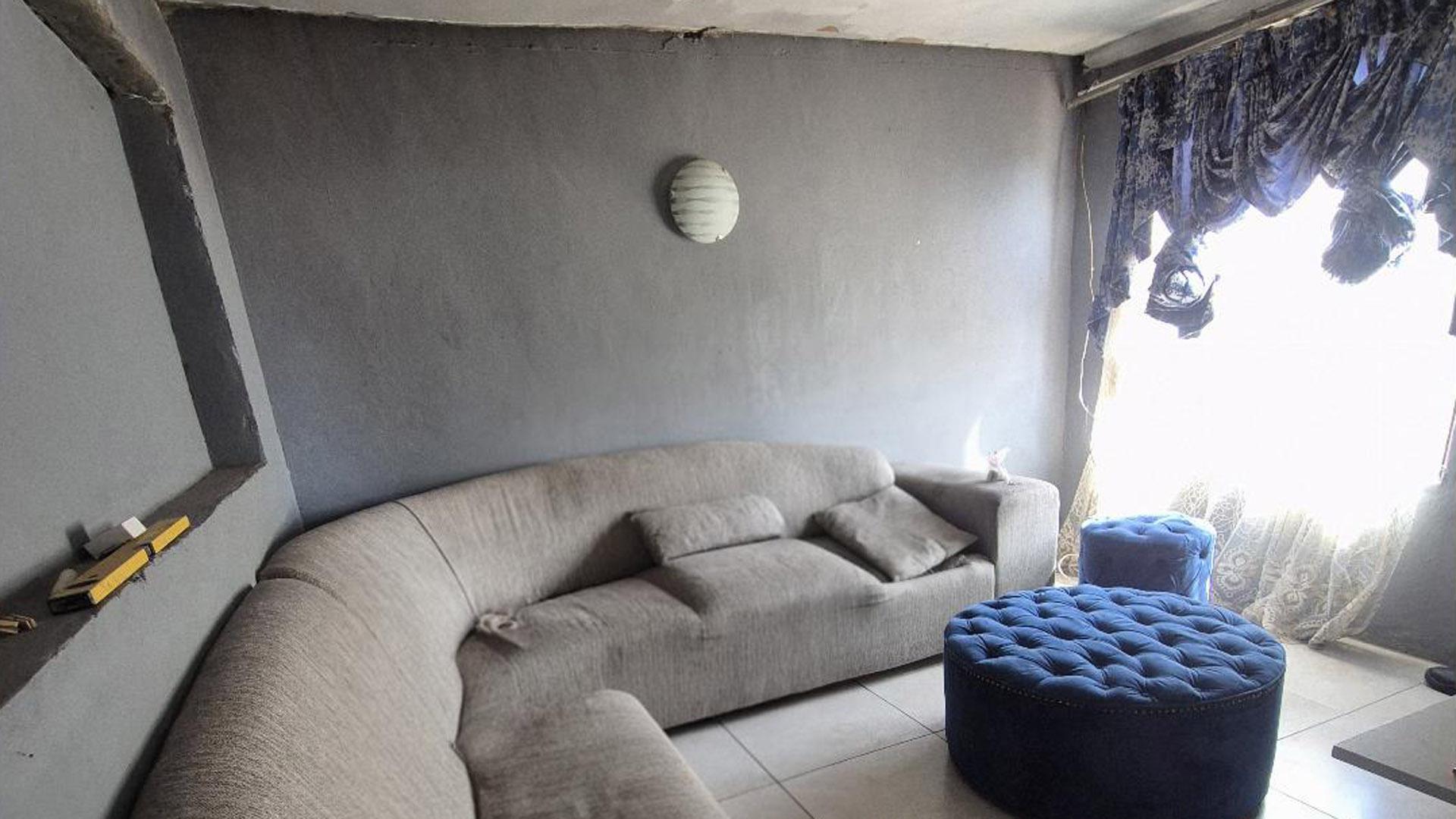 Lounges of property in Motherwell 3