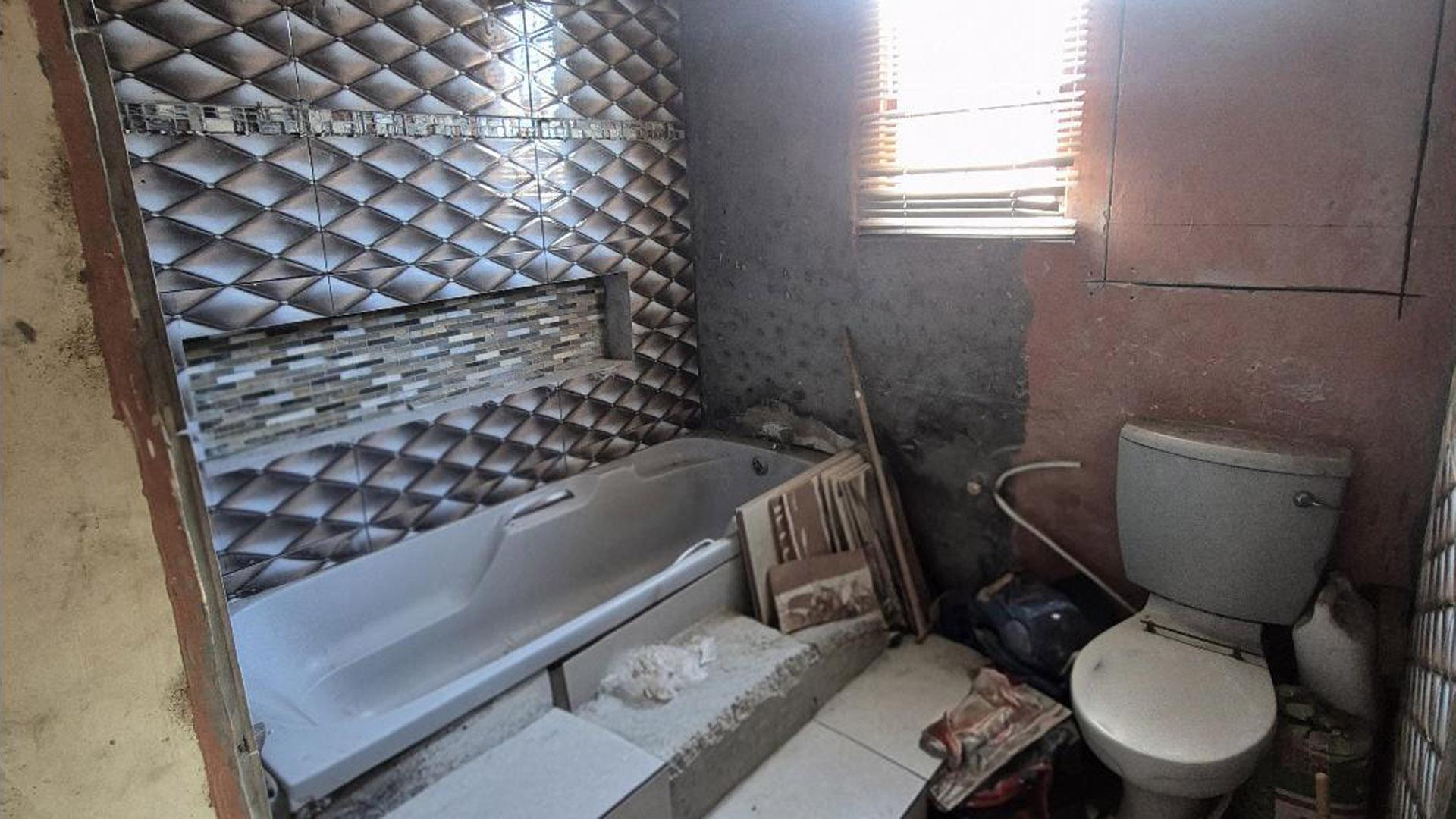 Bathroom 1 of property in Motherwell 3