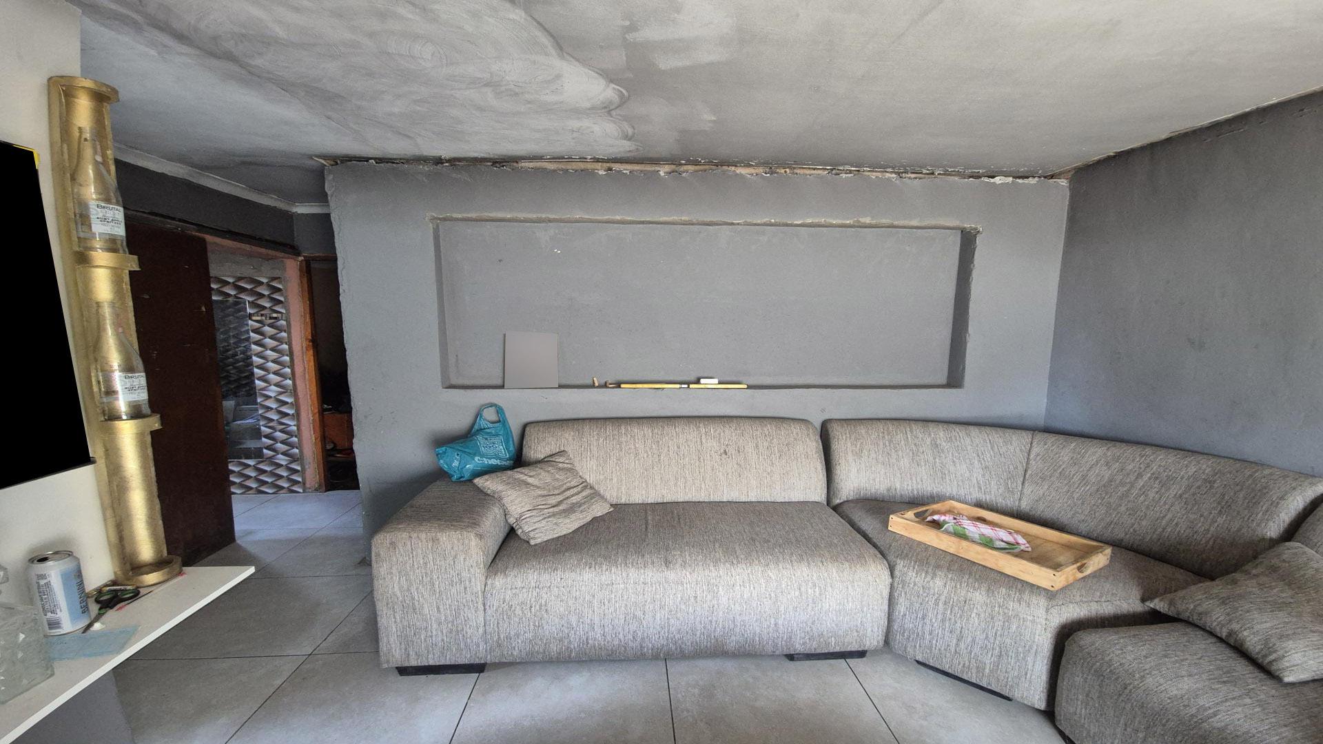 Lounges of property in Motherwell 3