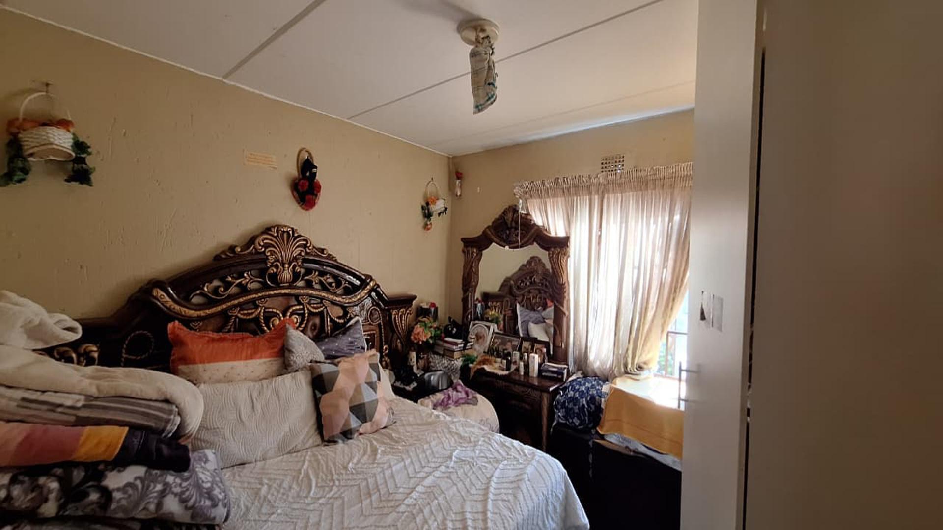 Bed Room 1 - 9 square meters of property in Chloorkop