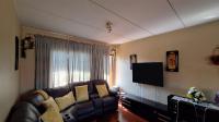 Lounges - 18 square meters of property in Chloorkop