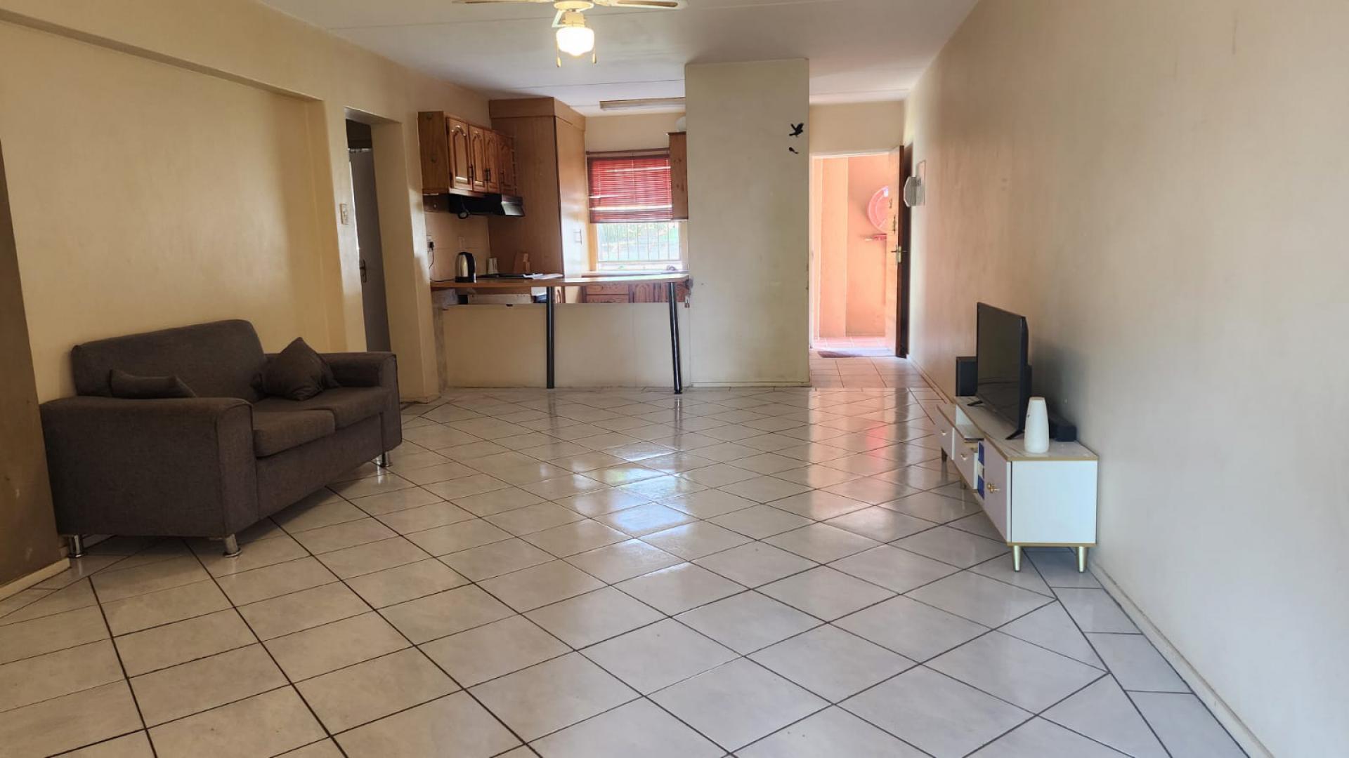 Lounges of property in Safarituine