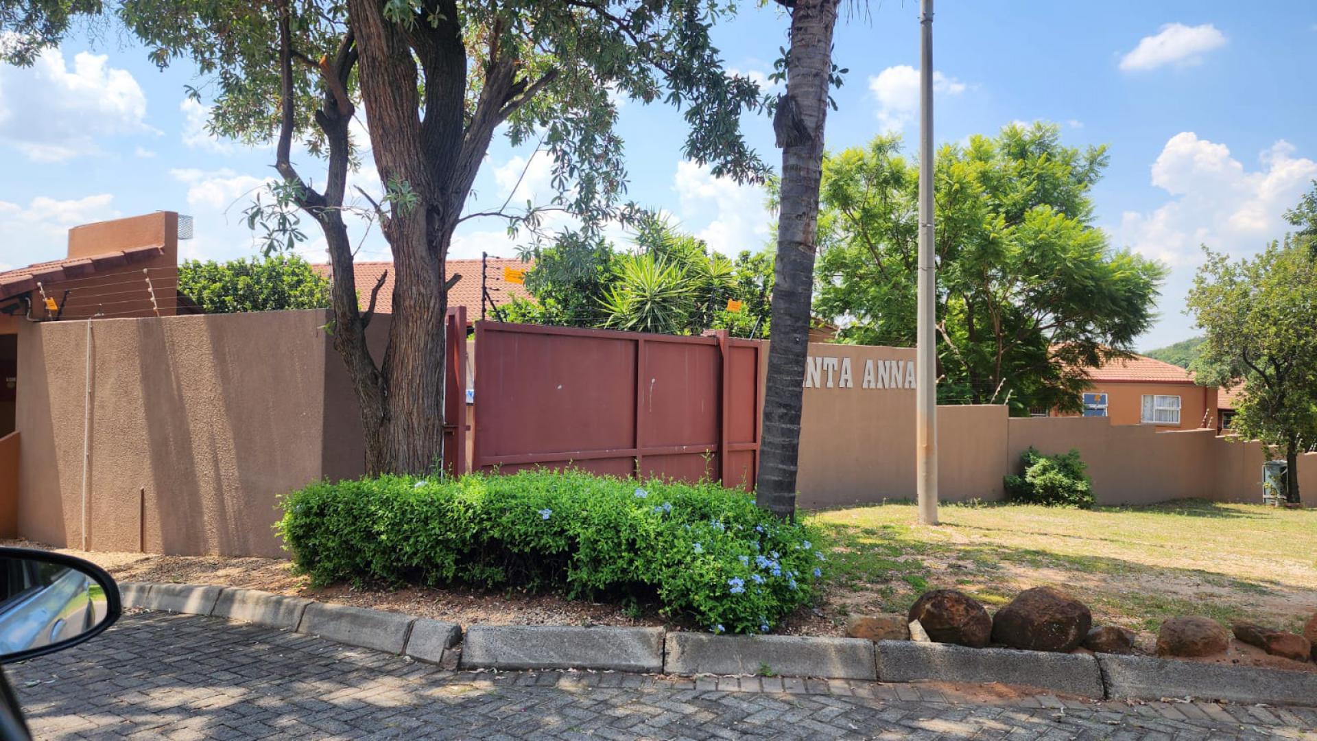 Front View of property in Safarituine