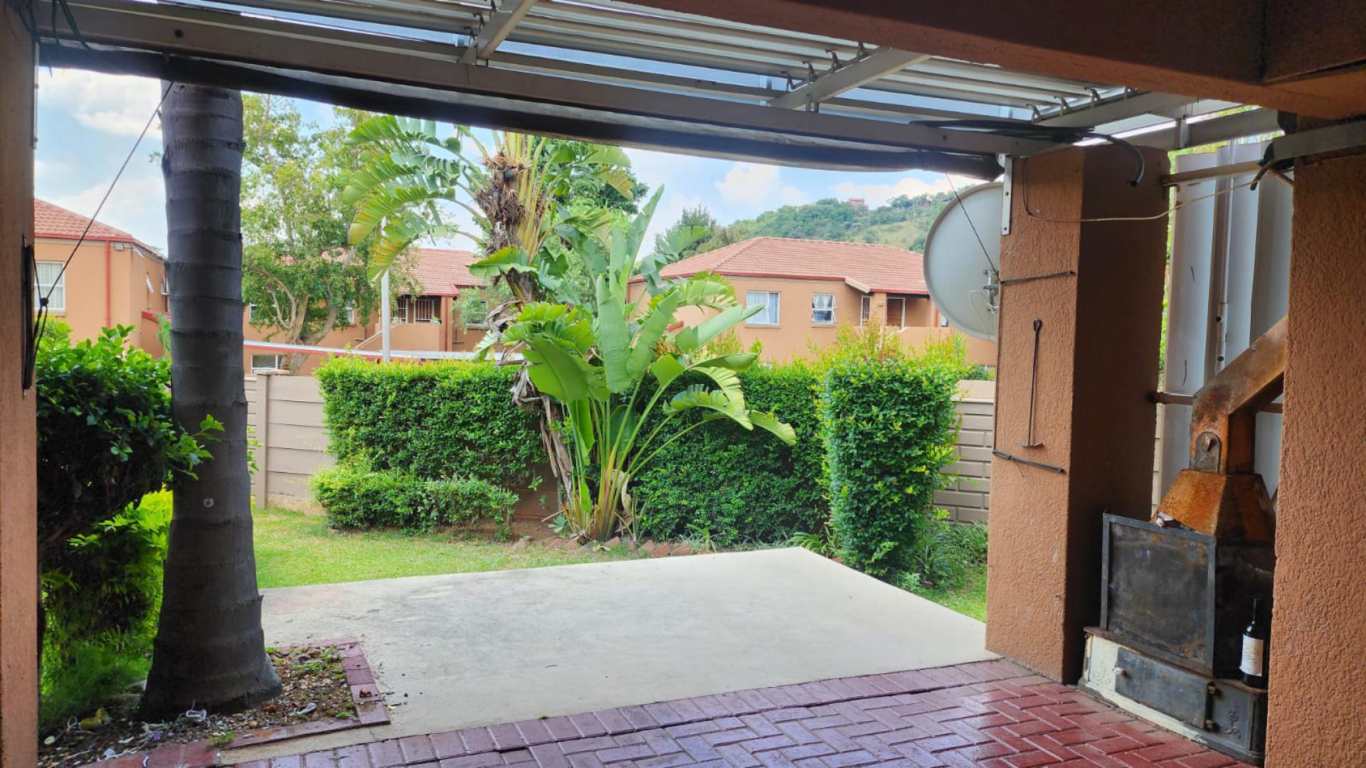 Patio of property in Safarituine