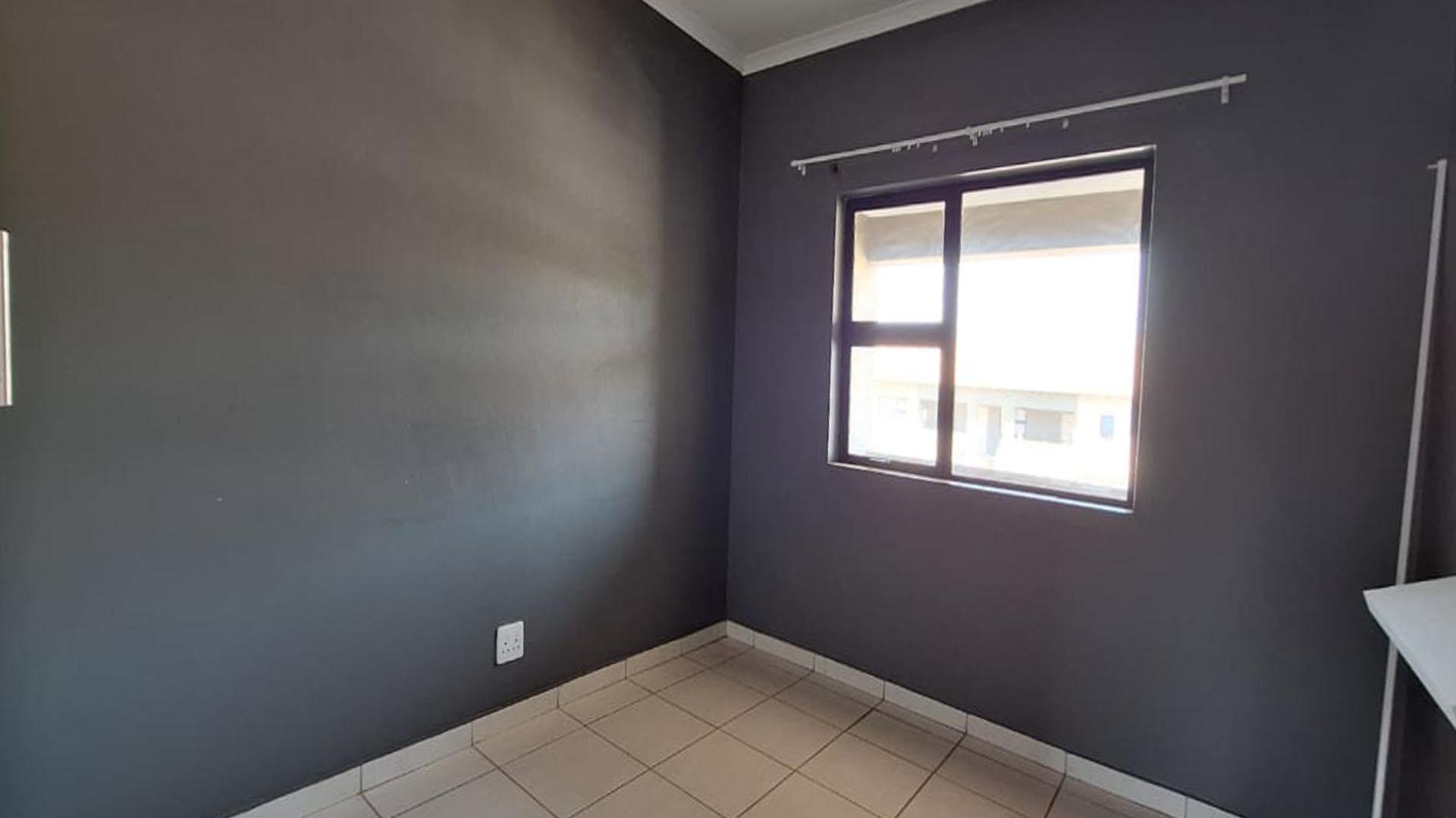 Main Bedroom - 12 square meters of property in Cloverdene