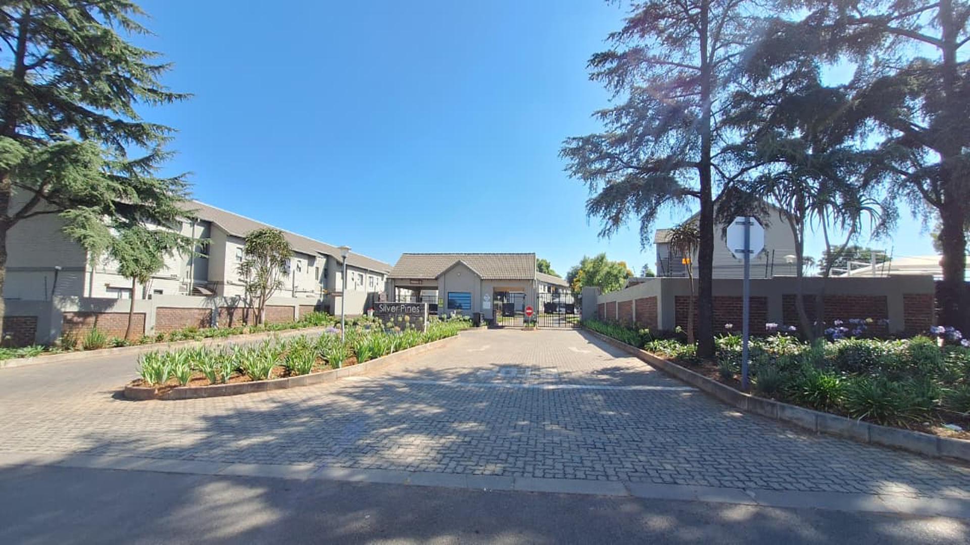 Front View of property in Cloverdene