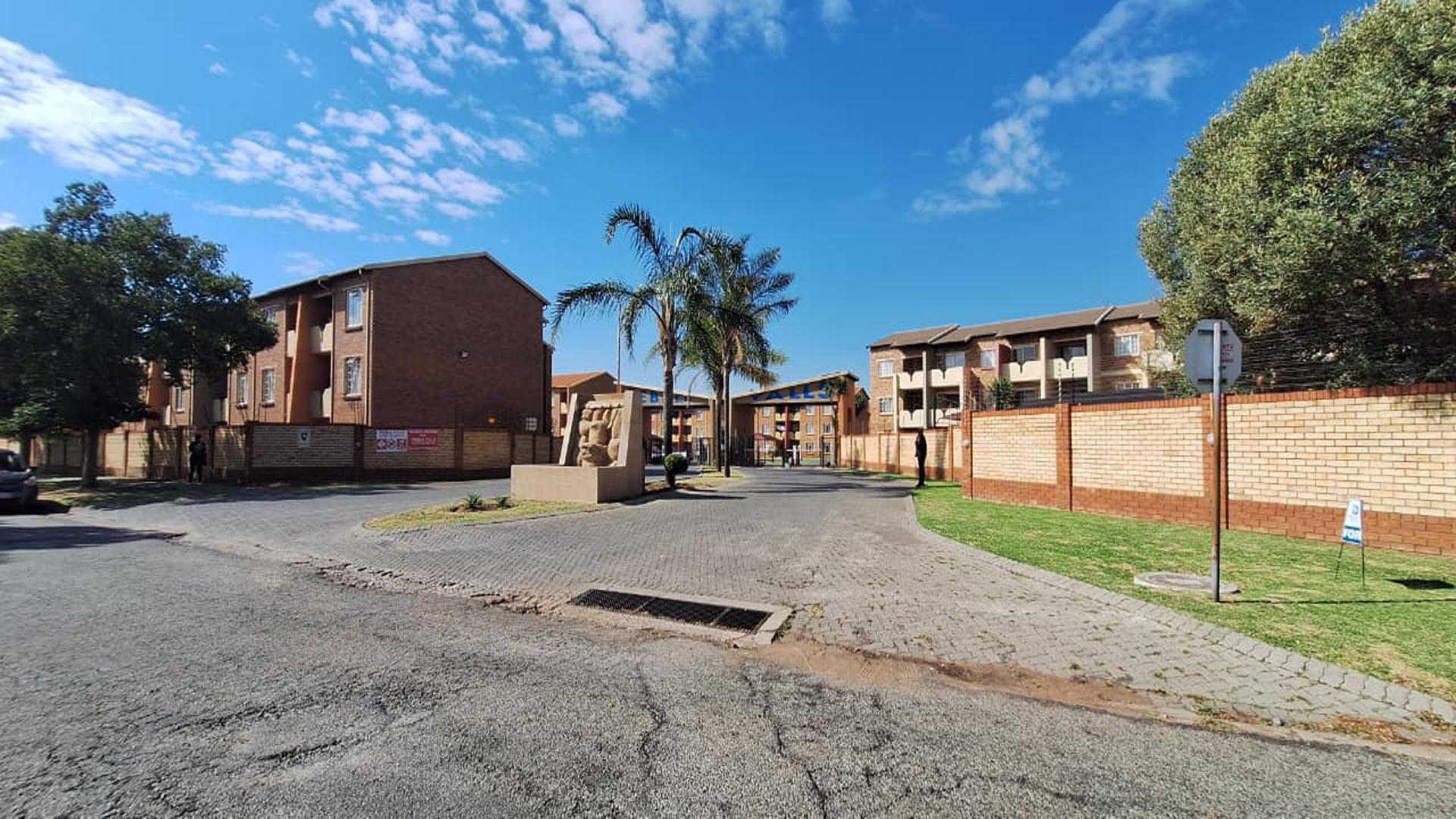 Front View of property in Comet