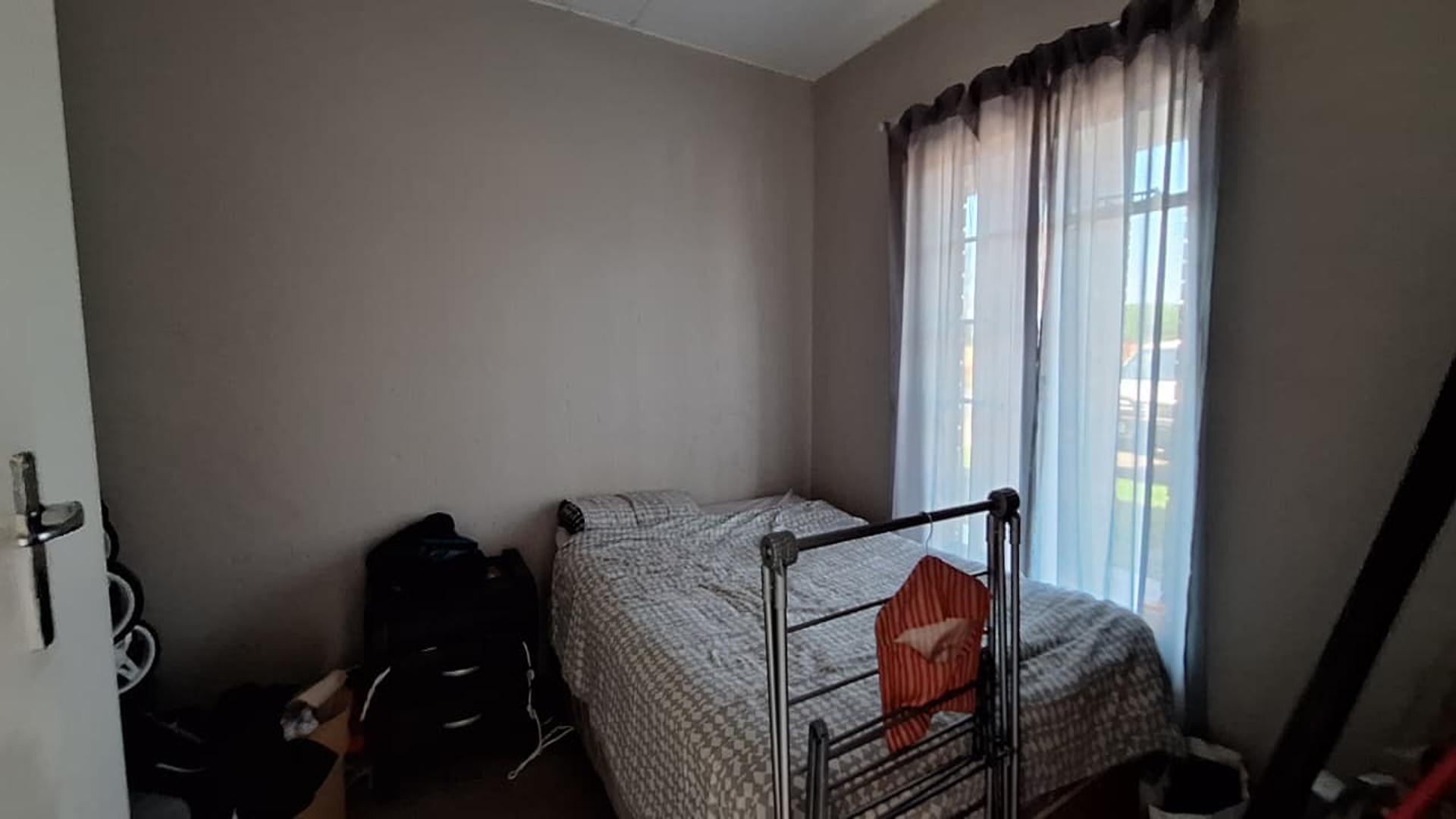 Bed Room 1 - 10 square meters of property in Comet