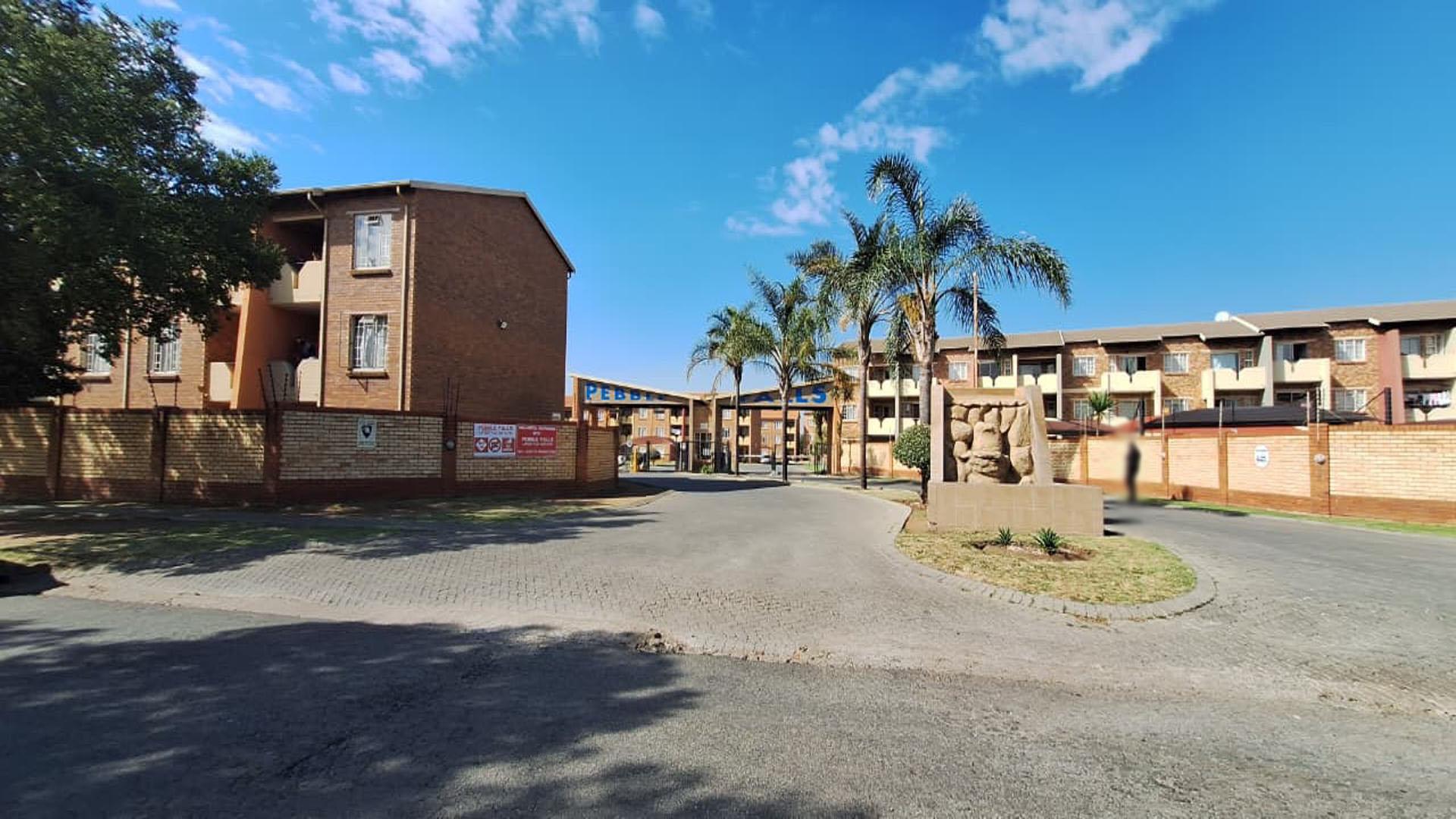 Front View of property in Comet