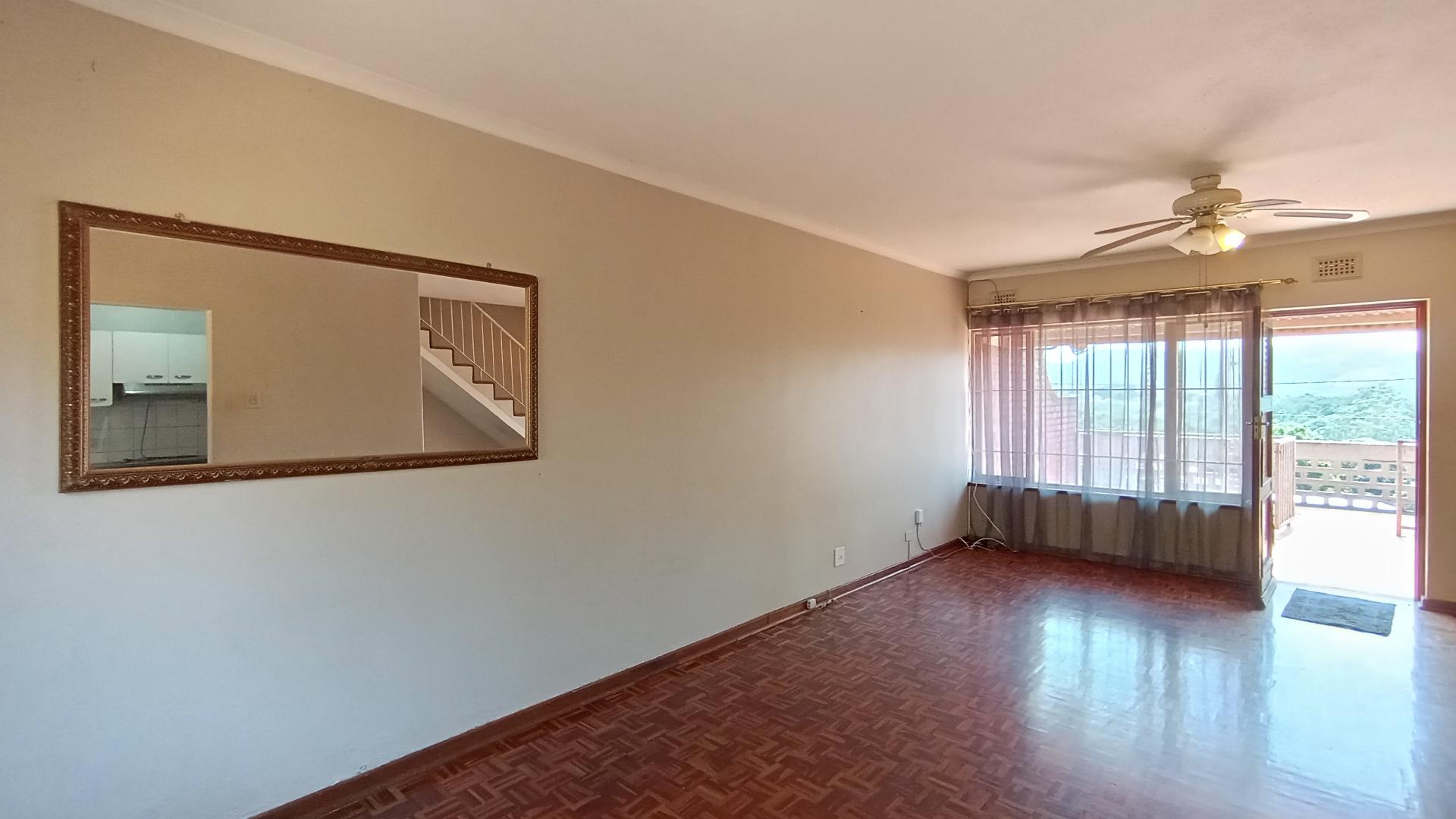 Dining Room - 11 square meters of property in Queensburgh