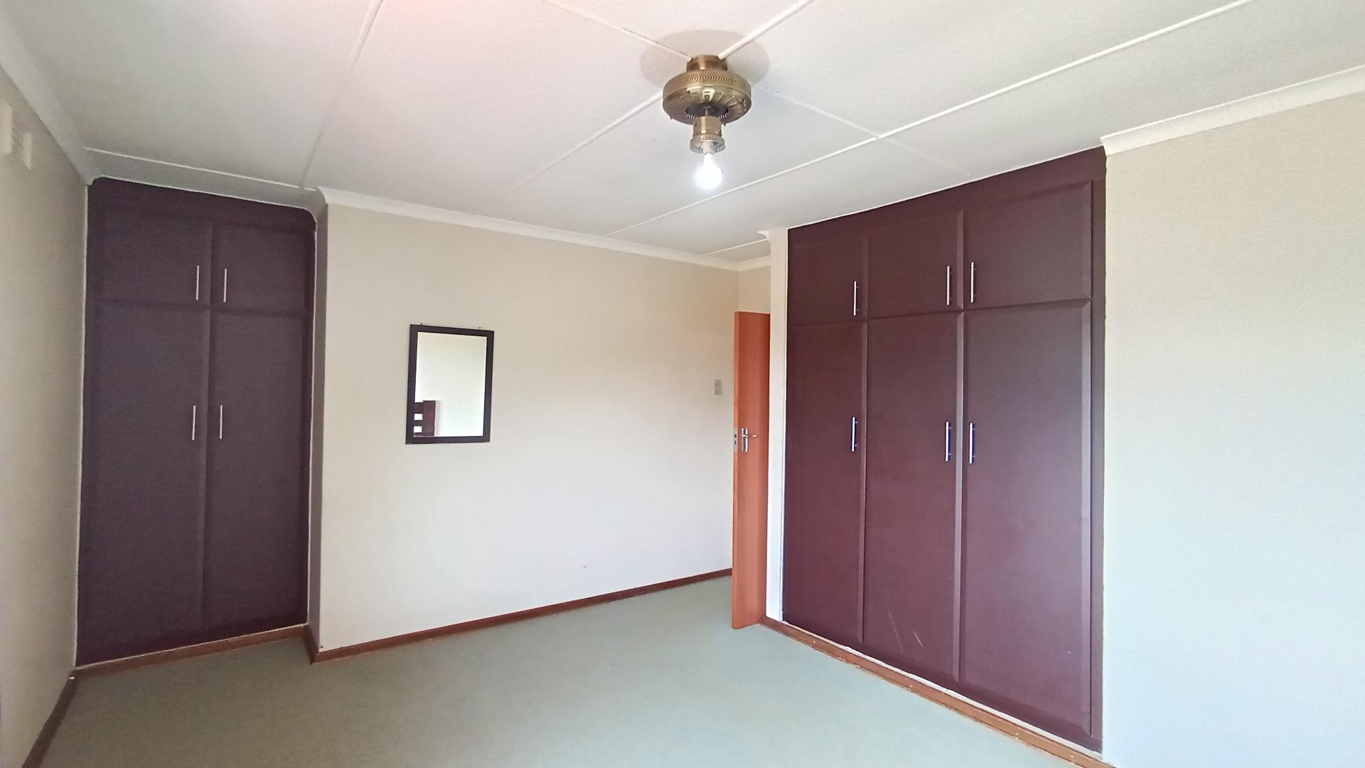 Bed Room 2 - 21 square meters of property in Queensburgh