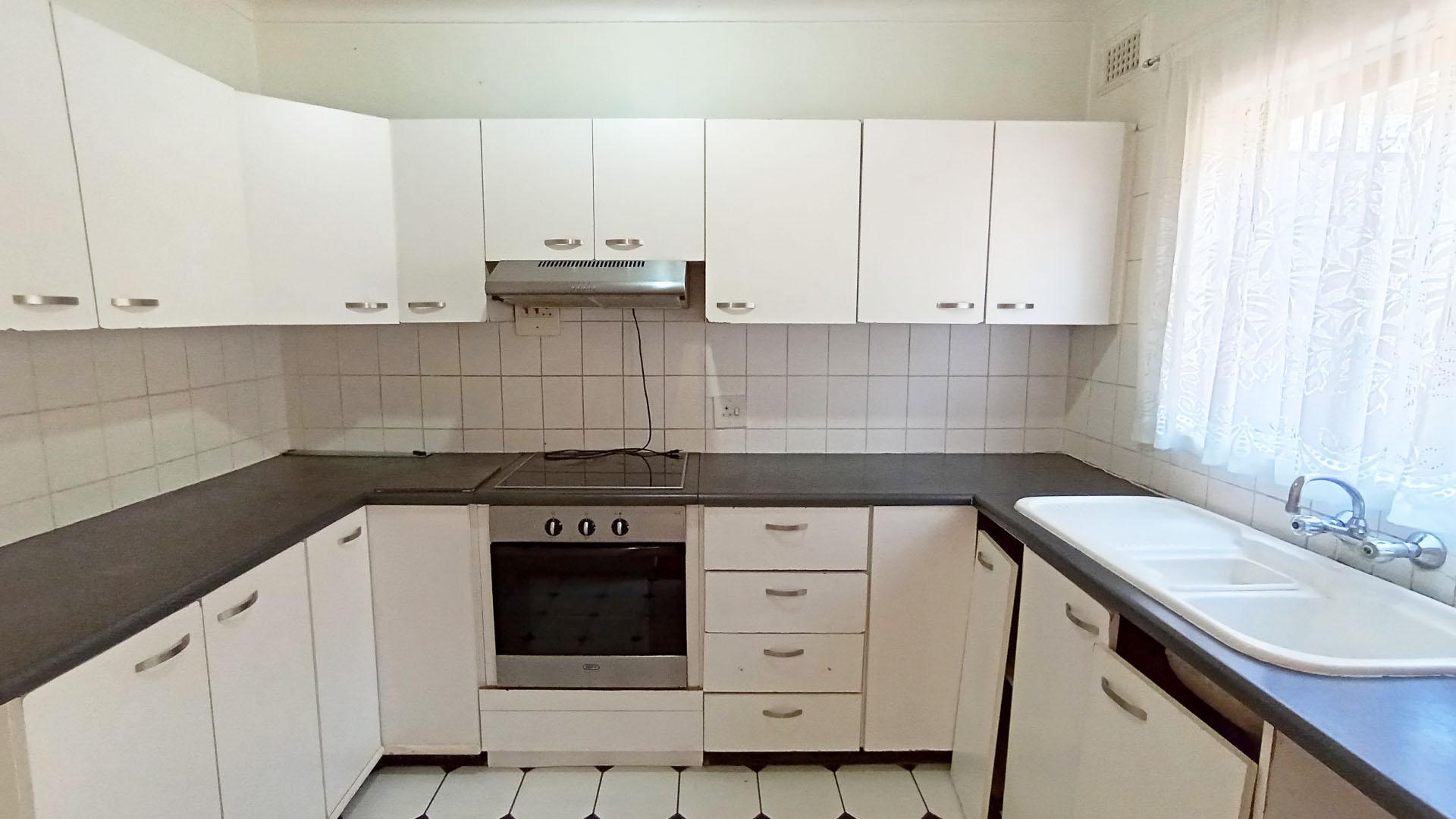Kitchen - 9 square meters of property in Queensburgh