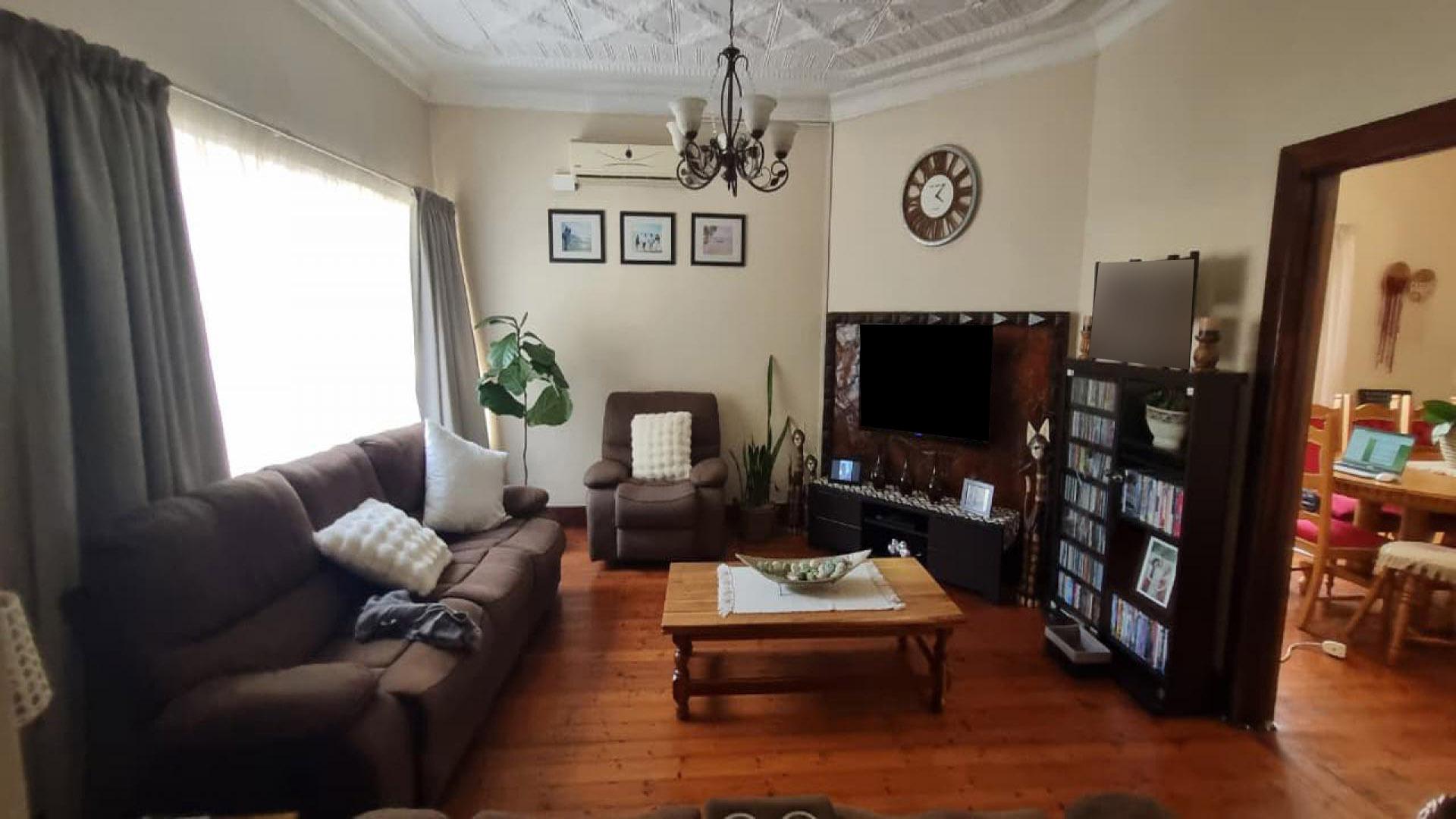 Lounges of property in Delmas