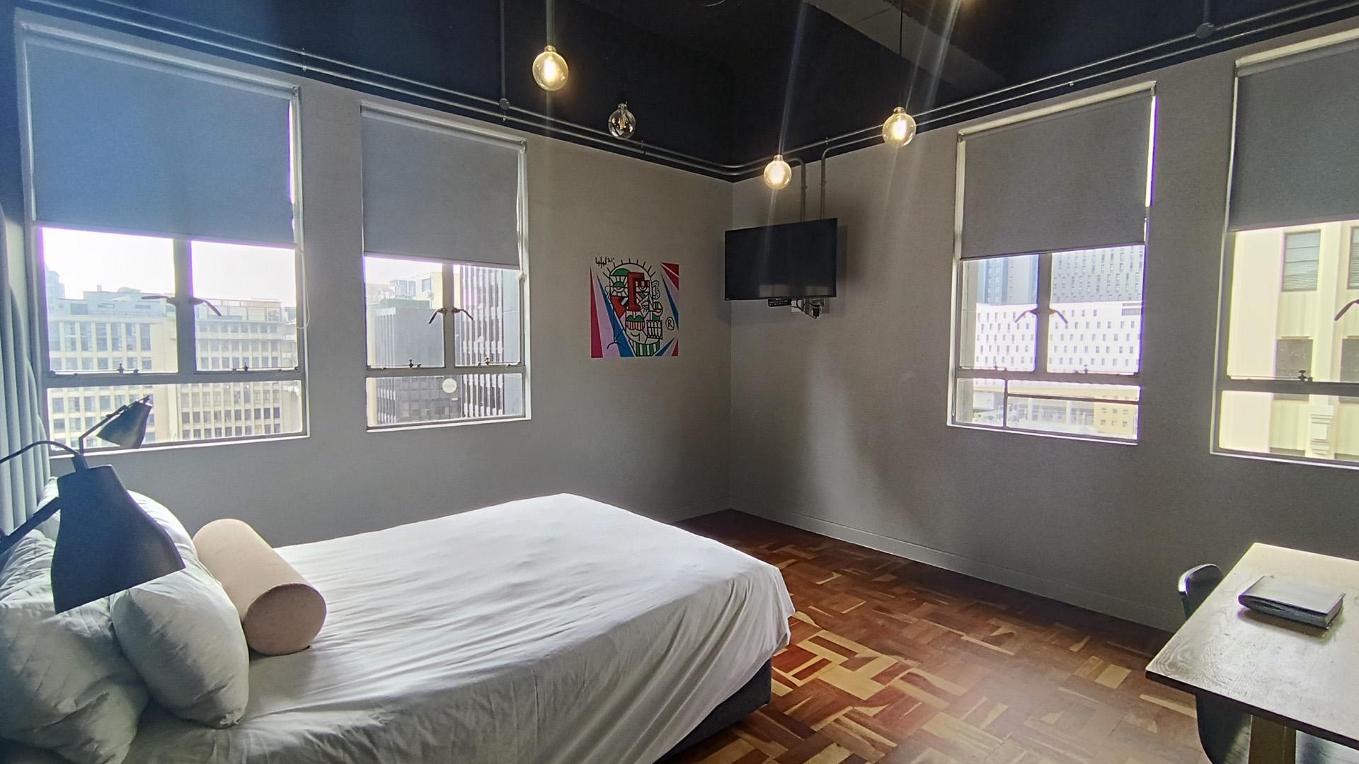 Bed Room 1 - 19 square meters of property in Cape Town Centre