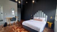 Bed Room 1 - 19 square meters of property in Cape Town Centre