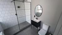 Bathroom 1 - 8 square meters of property in Cape Town Centre