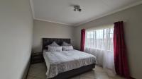 Bed Room 1 of property in Mooikloof Ridge