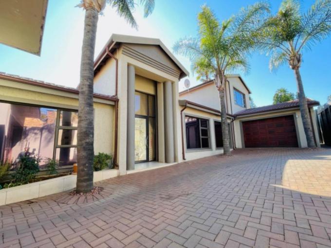 4 Bedroom House for Sale For Sale in Bassonia - MR704188