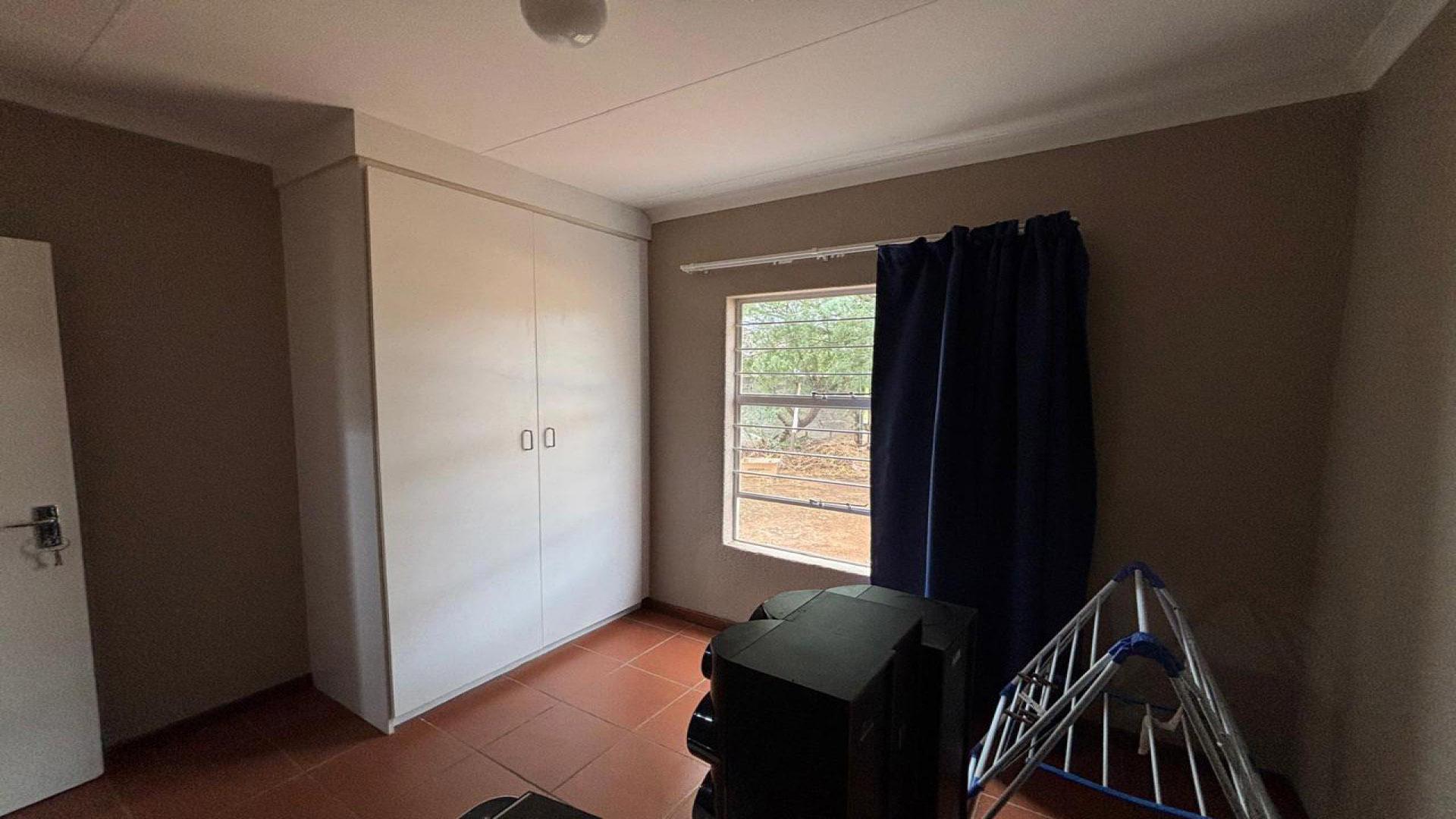 Bed Room 3 of property in Roodepan