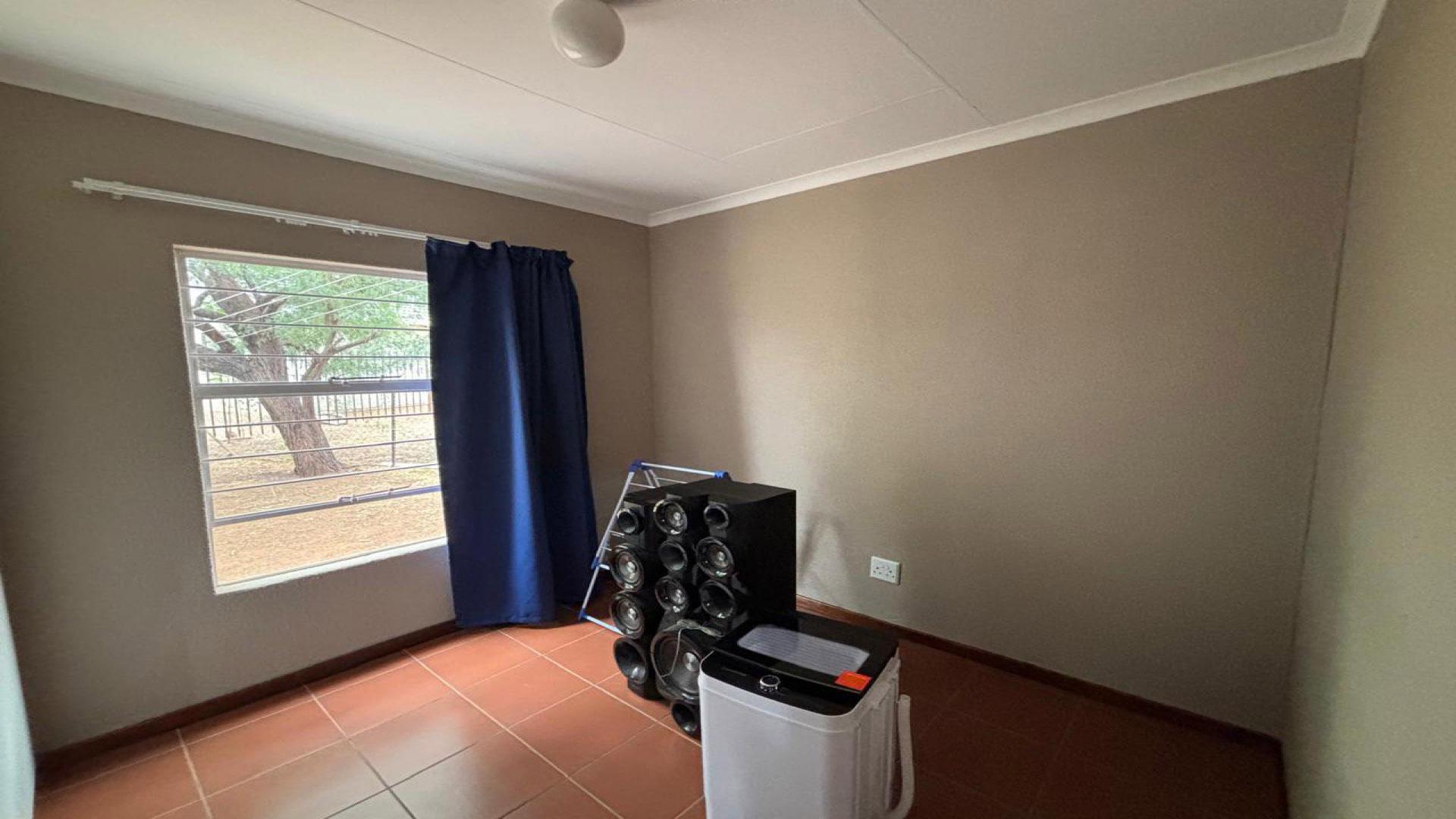 Bed Room 3 of property in Roodepan