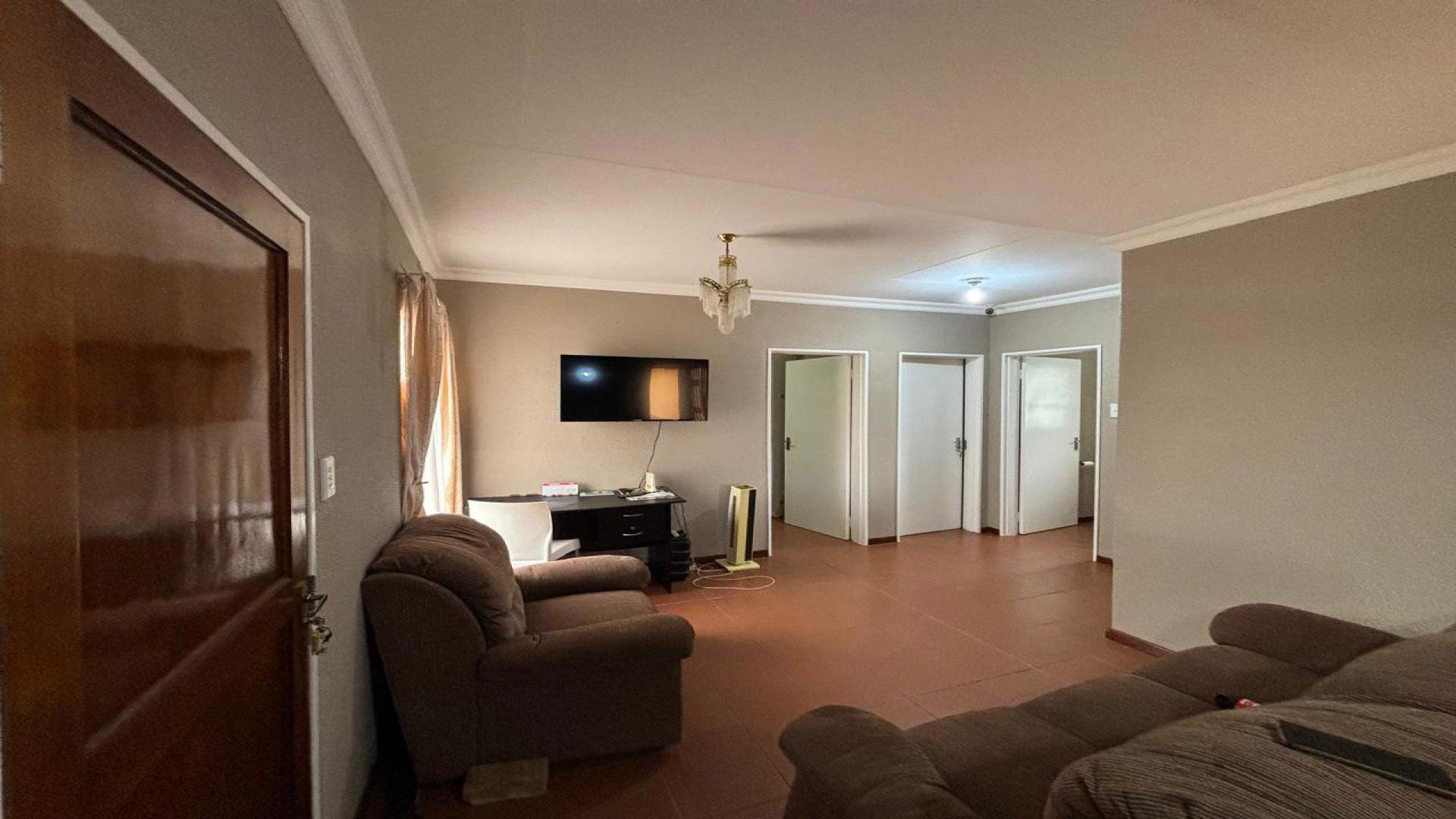 Lounges of property in Roodepan