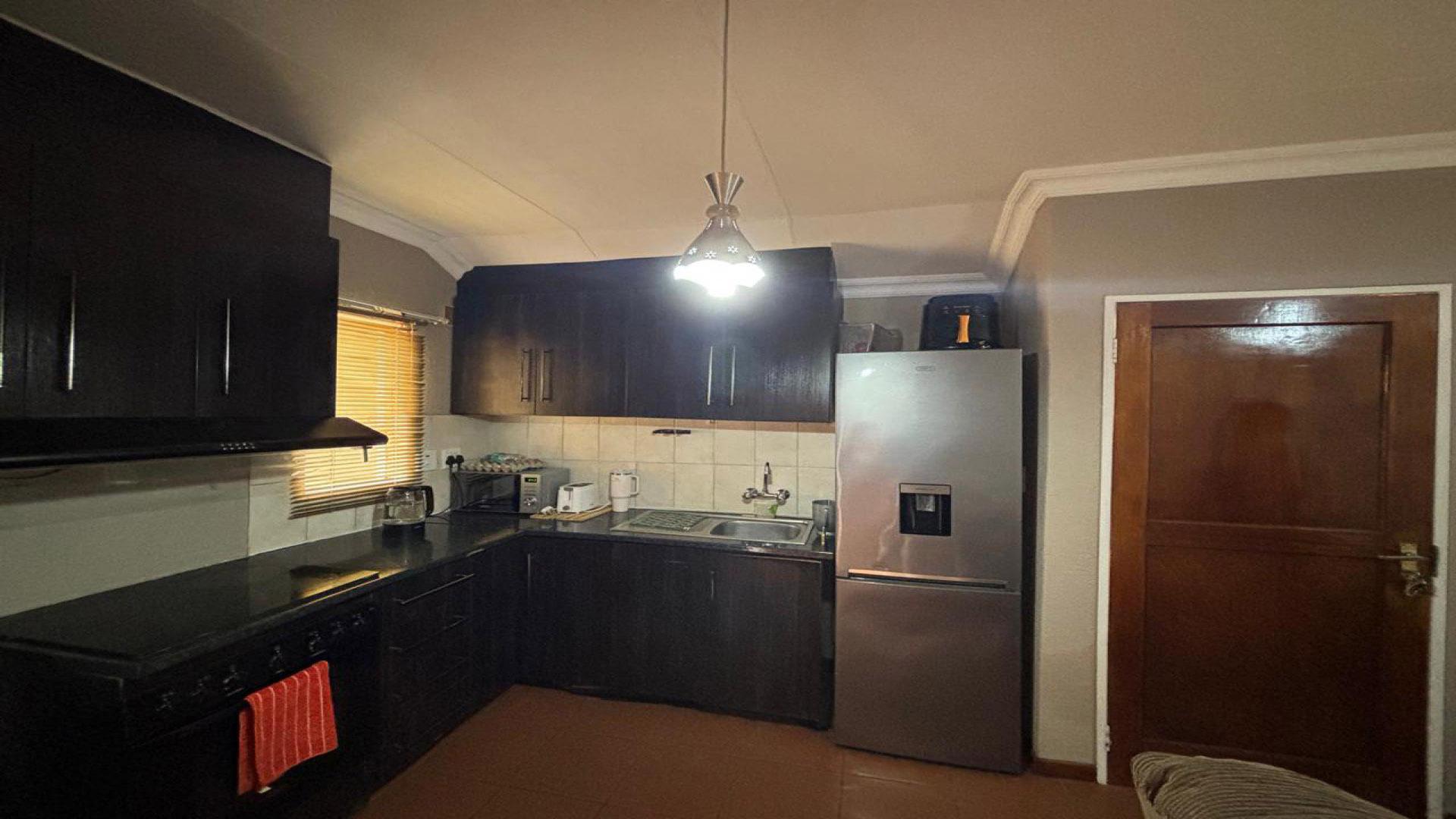Kitchen of property in Roodepan