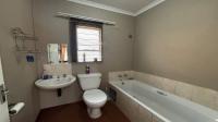 Bathroom 1 of property in Roodepan